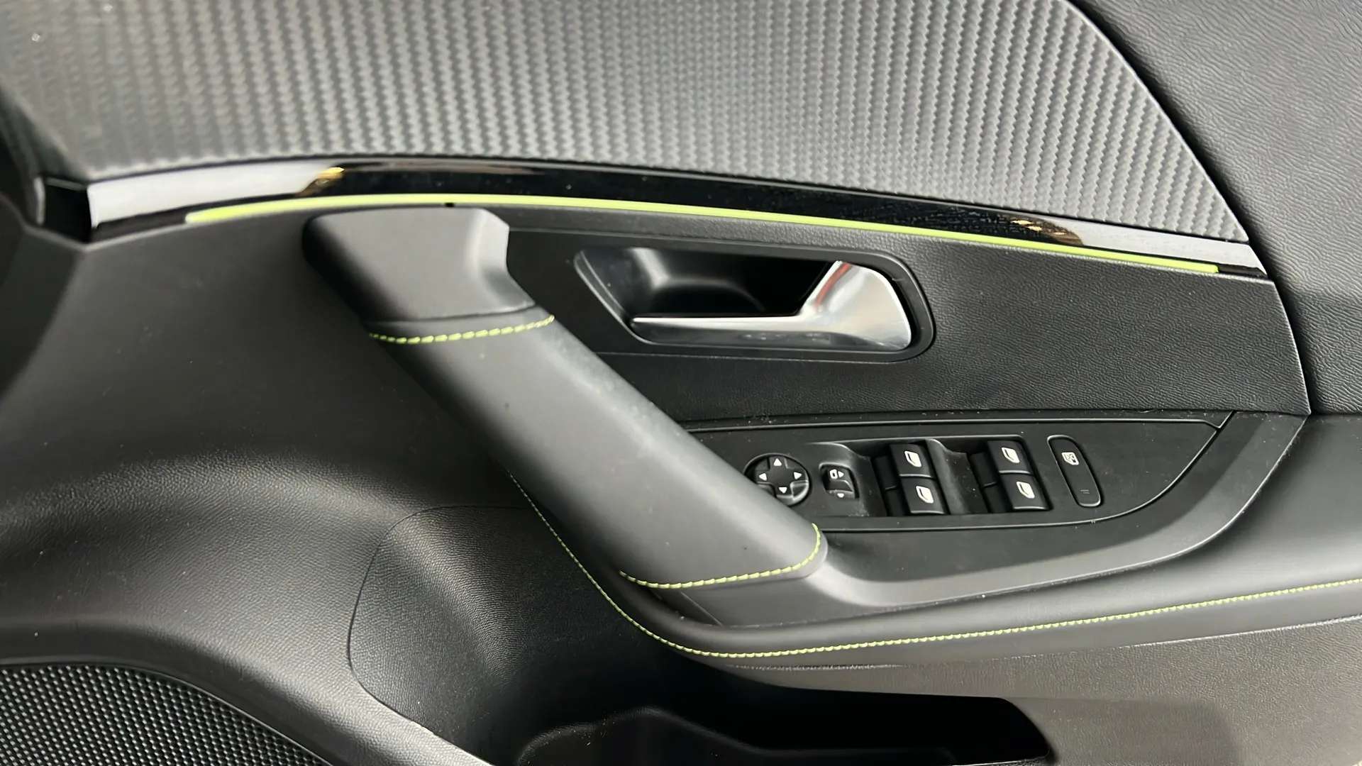 2024 PEUGEOT 2008 2024 PEUGEOT 2008