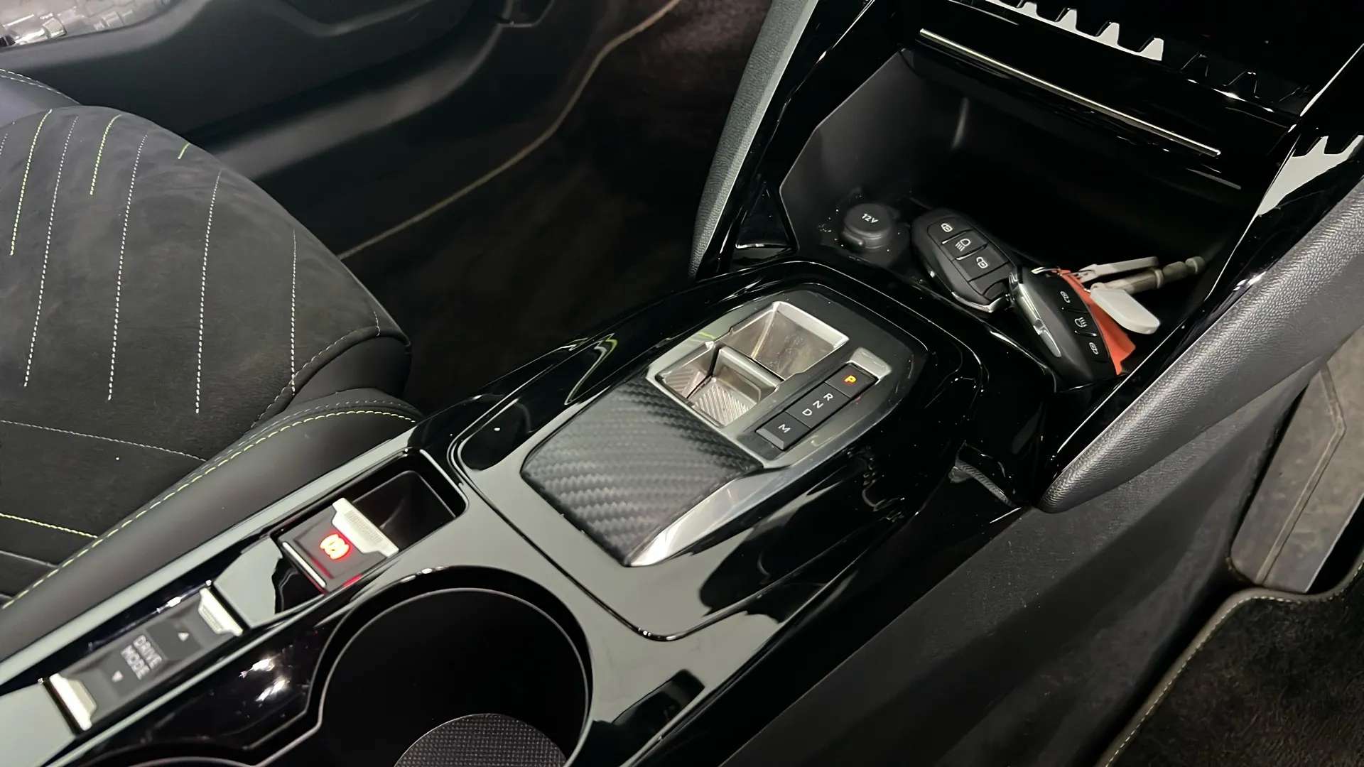 2024 PEUGEOT 2008 2024 PEUGEOT 2008