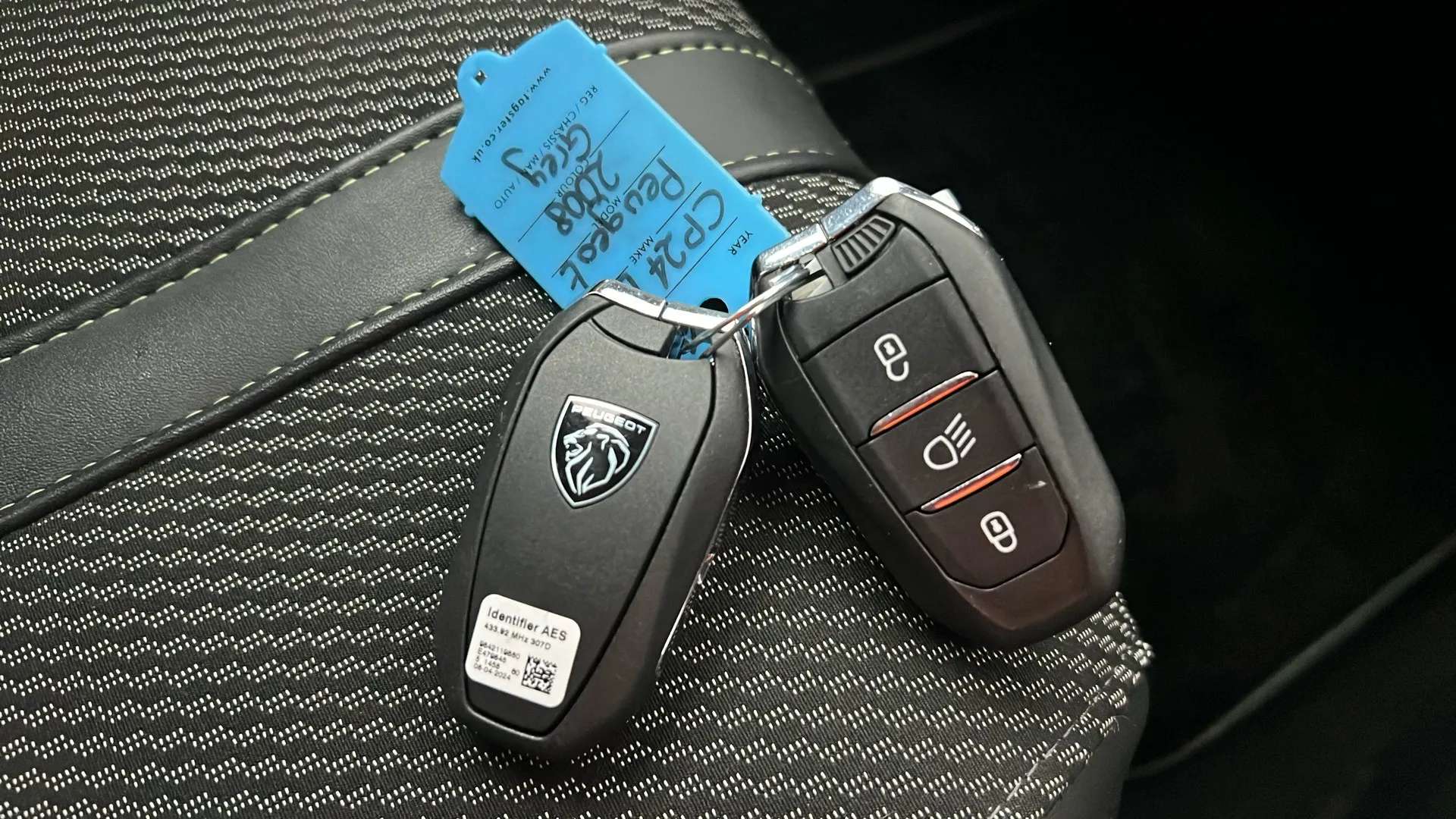 2024 PEUGEOT 2008 2024 PEUGEOT 2008