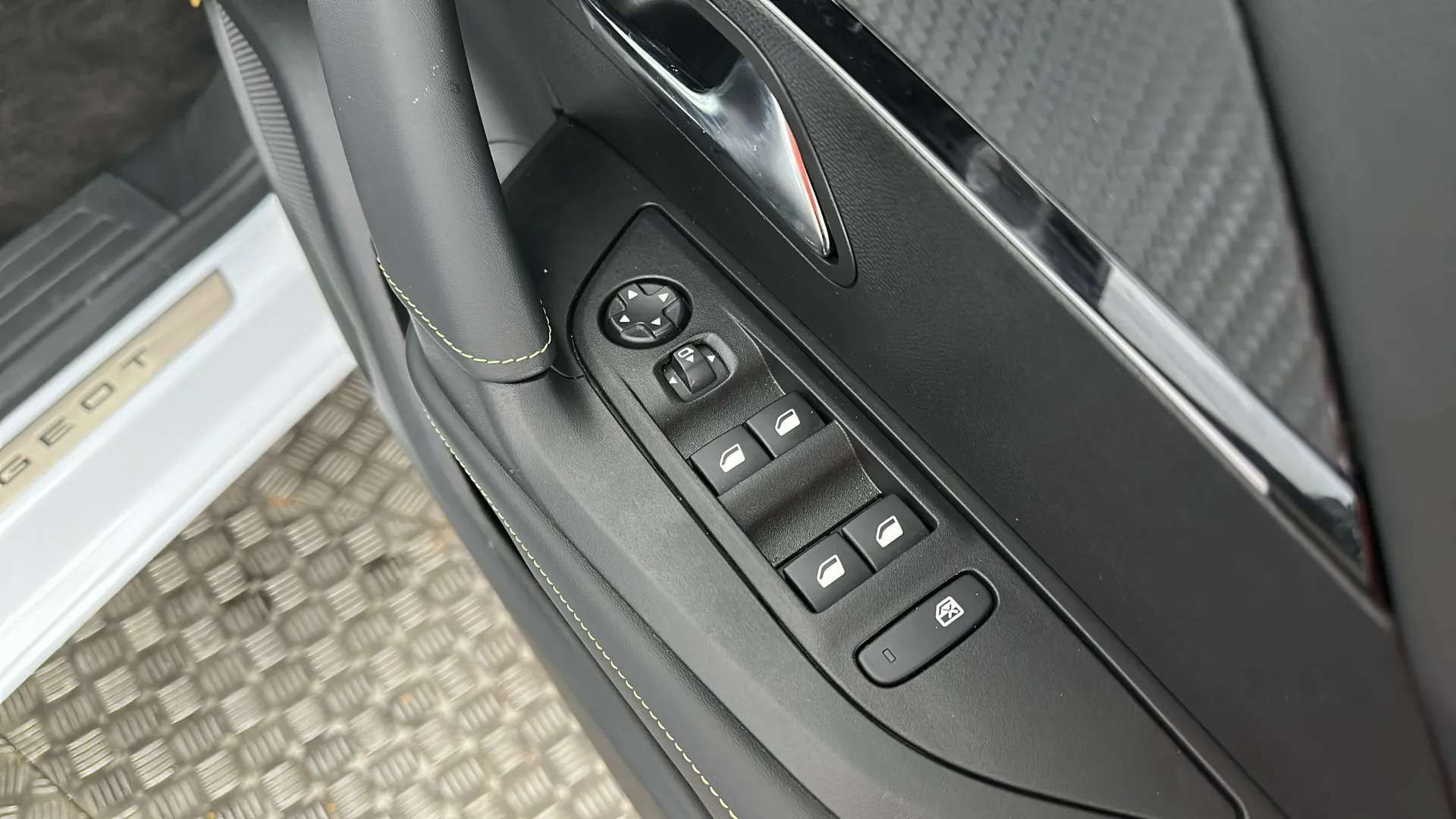 2025 PEUGEOT 2008 2025 PEUGEOT 2008