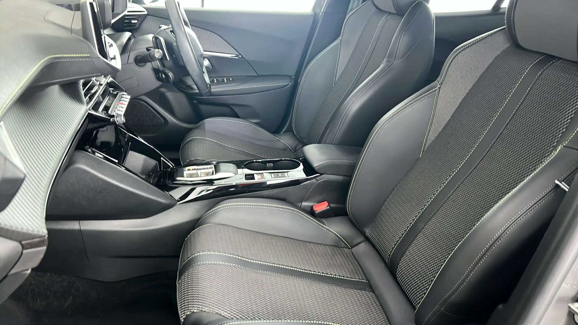 2024 PEUGEOT 2008 2024 PEUGEOT 2008