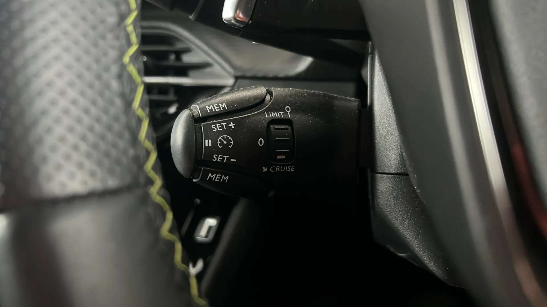 2023 PEUGEOT 2008 2023 PEUGEOT 2008