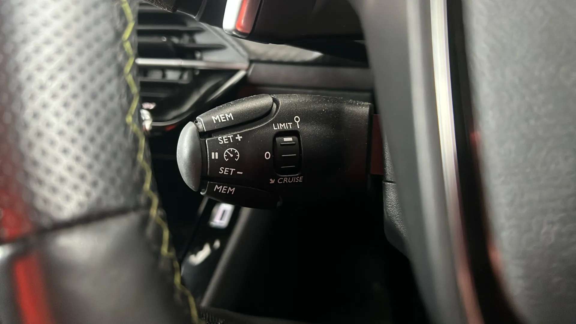 2023 PEUGEOT 2008 2023 PEUGEOT 2008
