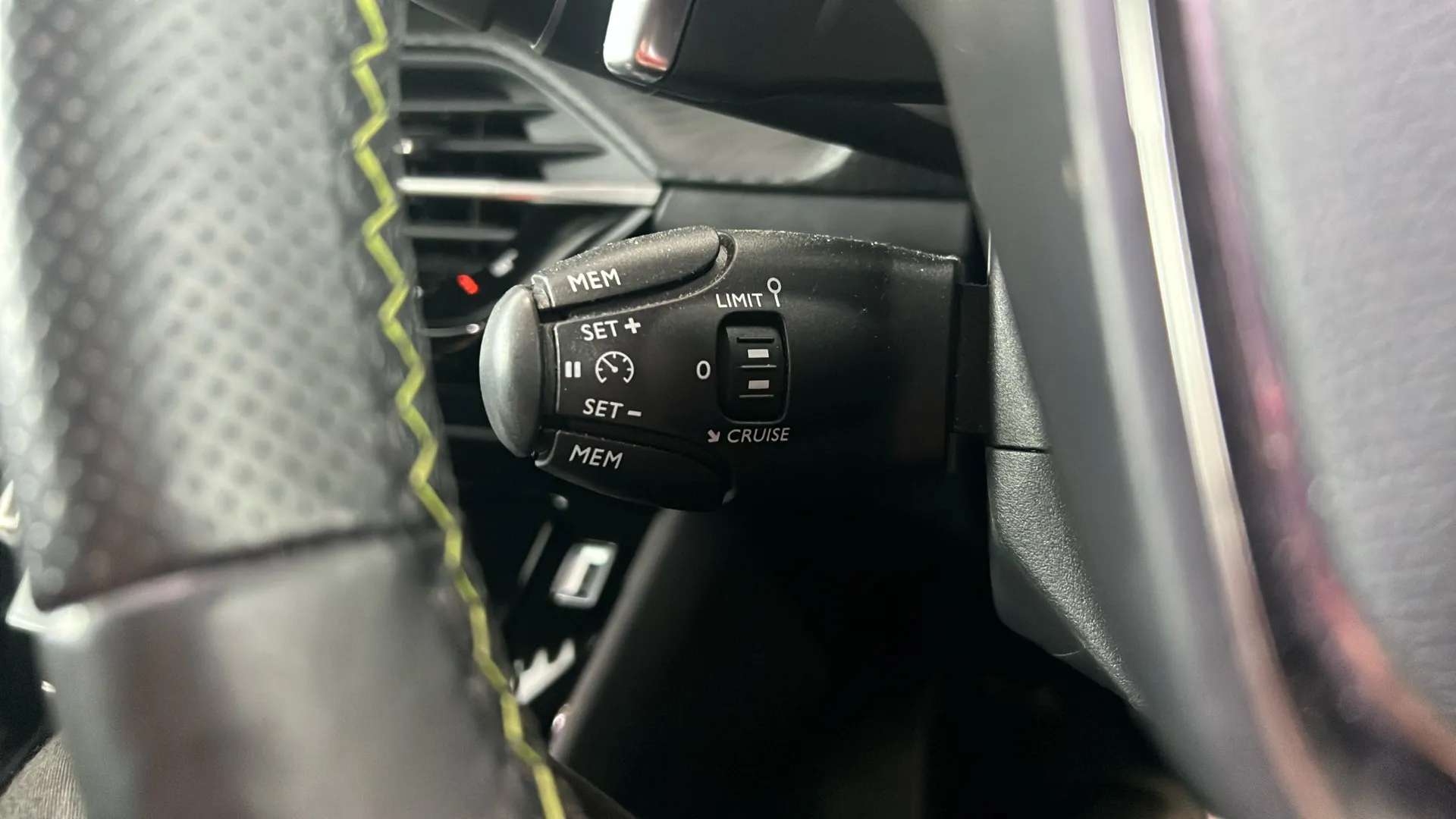 2023 PEUGEOT 2008 2023 PEUGEOT 2008