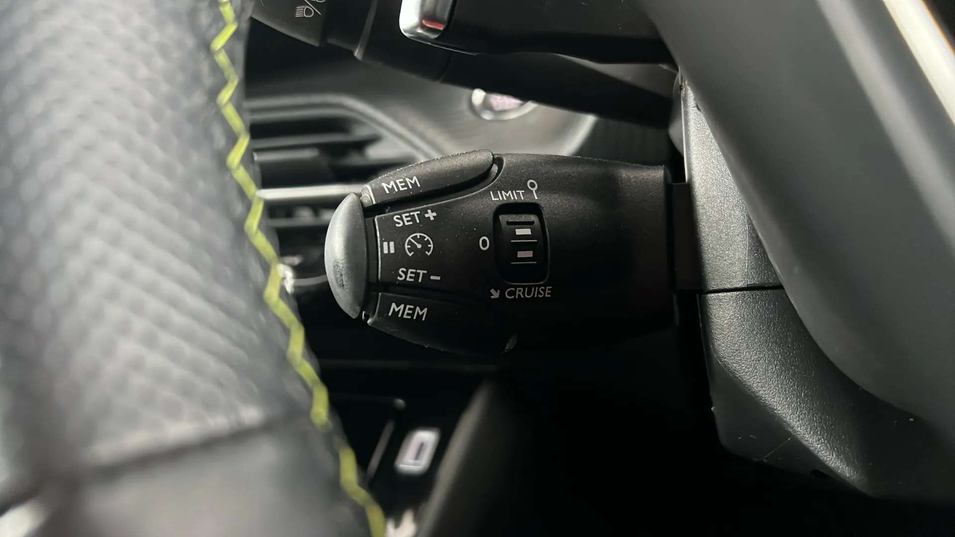 2024 PEUGEOT 2008 2024 PEUGEOT 2008