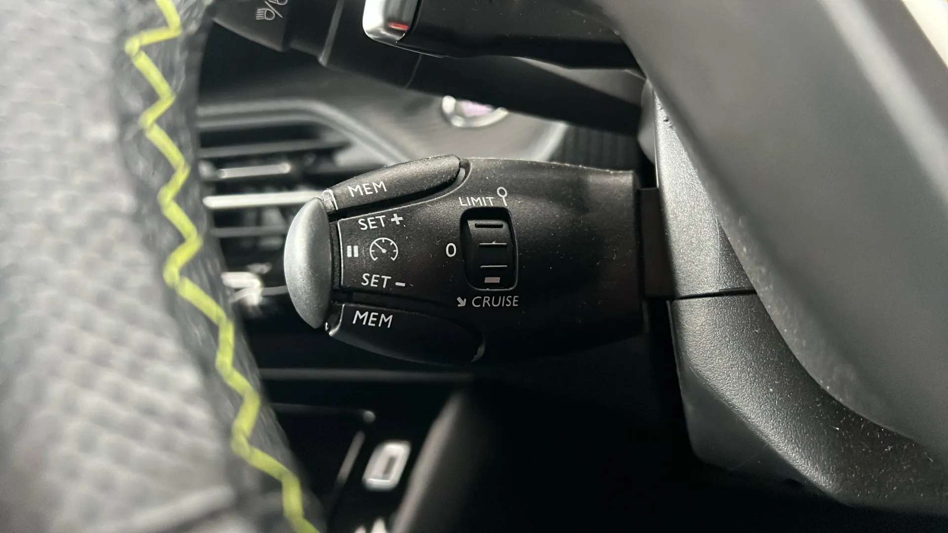 2023 PEUGEOT 2008 2023 PEUGEOT 2008