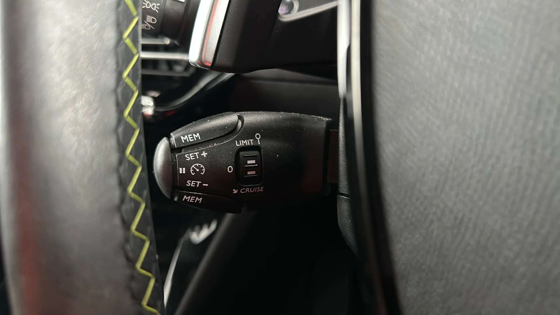 2024 PEUGEOT 2008 2024 PEUGEOT 2008