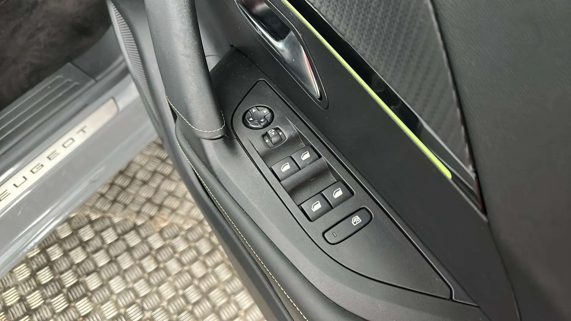 2024 PEUGEOT 2008 2024 PEUGEOT 2008