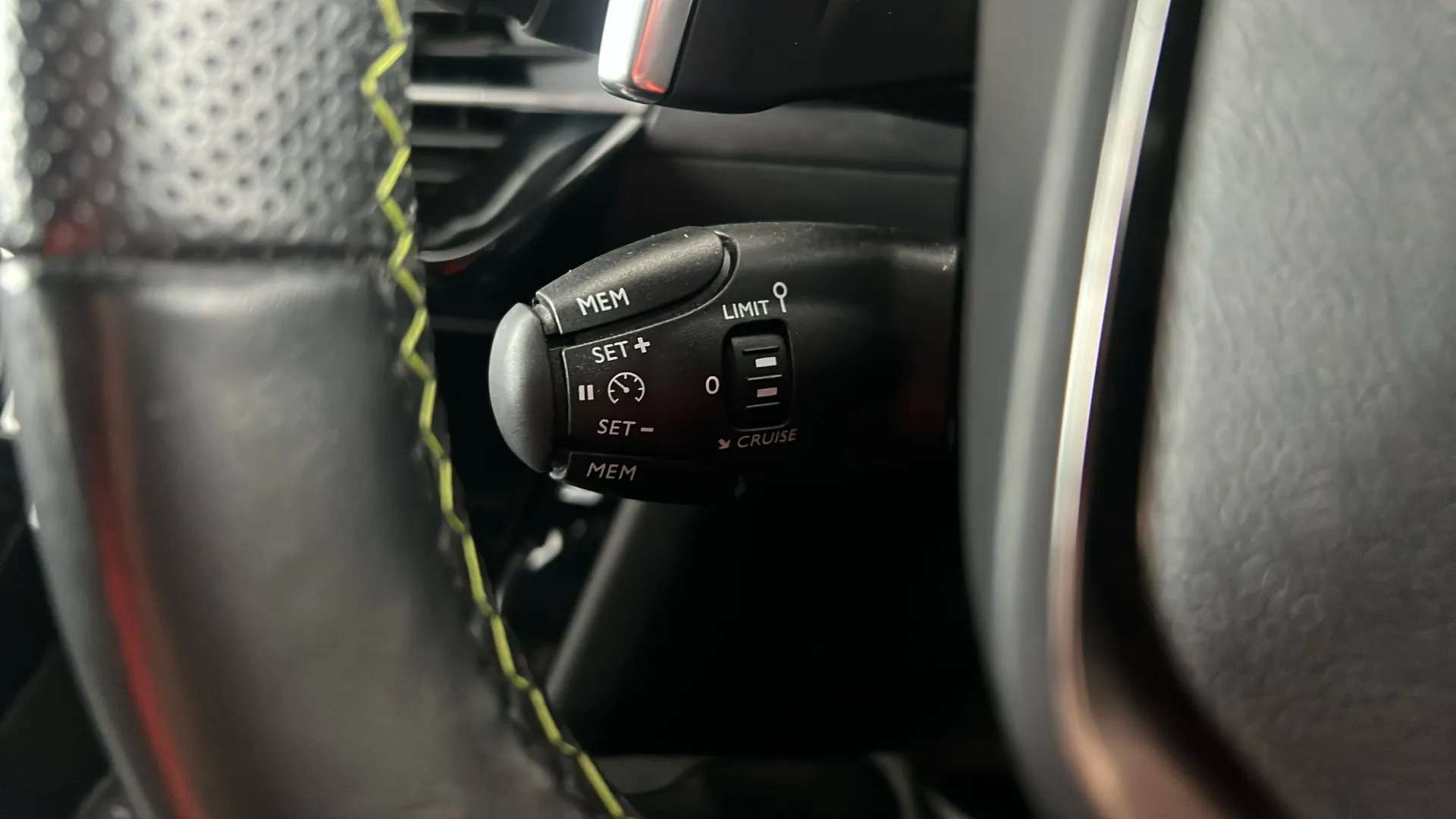 2023 PEUGEOT 2008 2023 PEUGEOT 2008