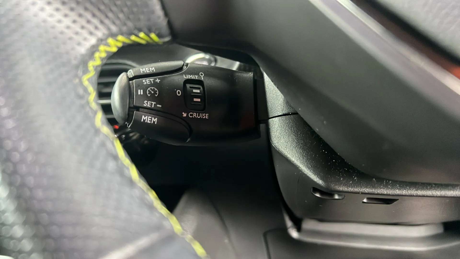 2021 PEUGEOT 2008 2021 PEUGEOT 2008