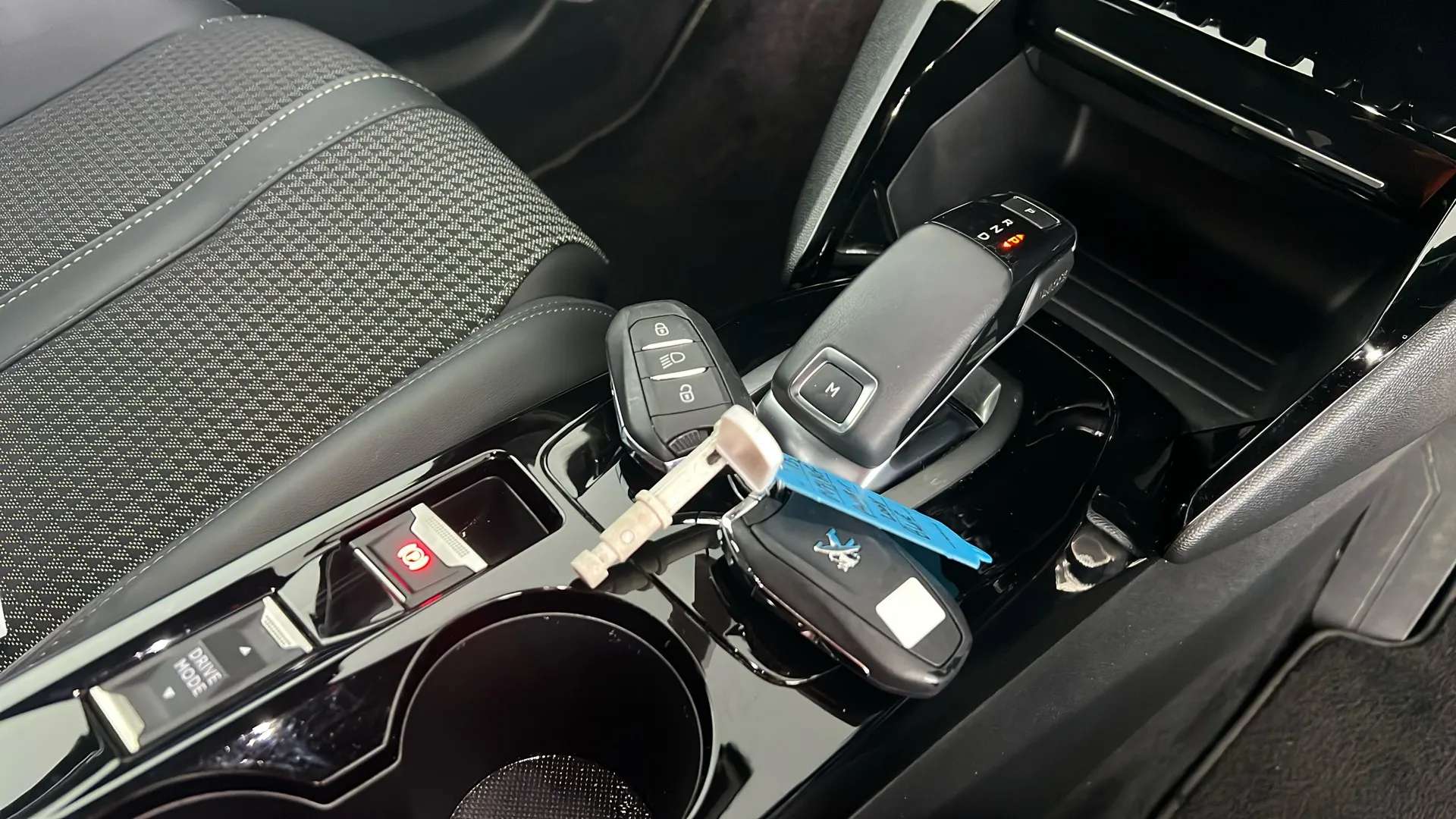 2021 PEUGEOT 2008 2021 PEUGEOT 2008