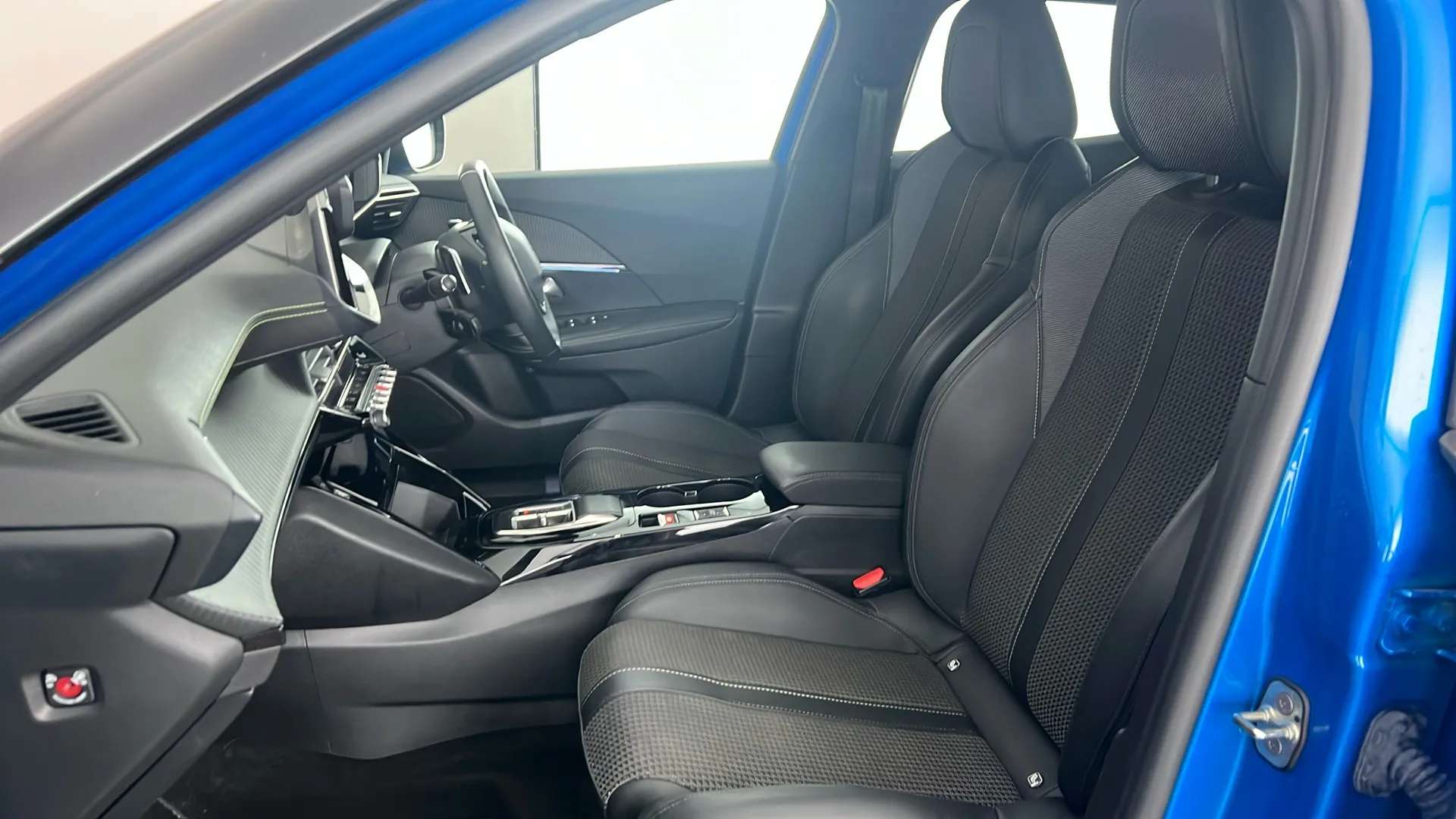 2023 PEUGEOT 2008 2023 PEUGEOT 2008