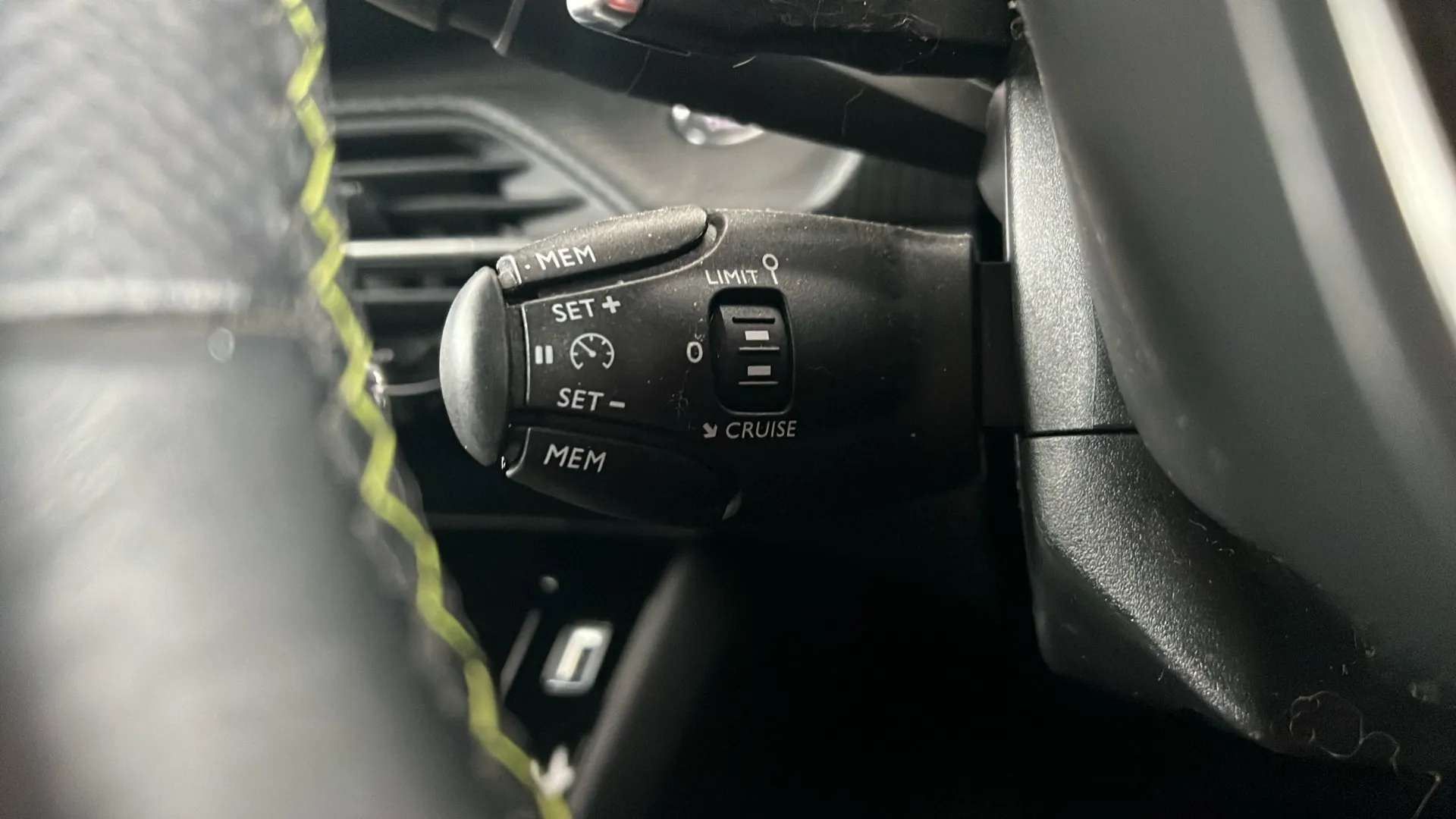 2023 PEUGEOT 2008 2023 PEUGEOT 2008