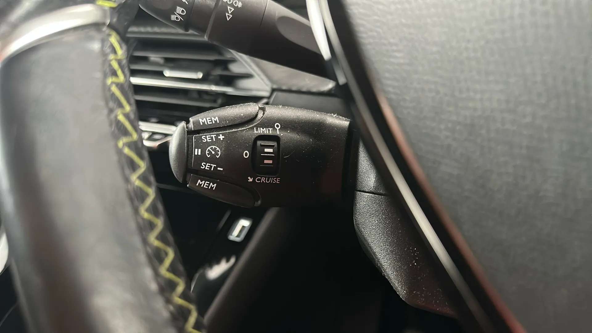 2020 PEUGEOT 2008 2020 PEUGEOT 2008