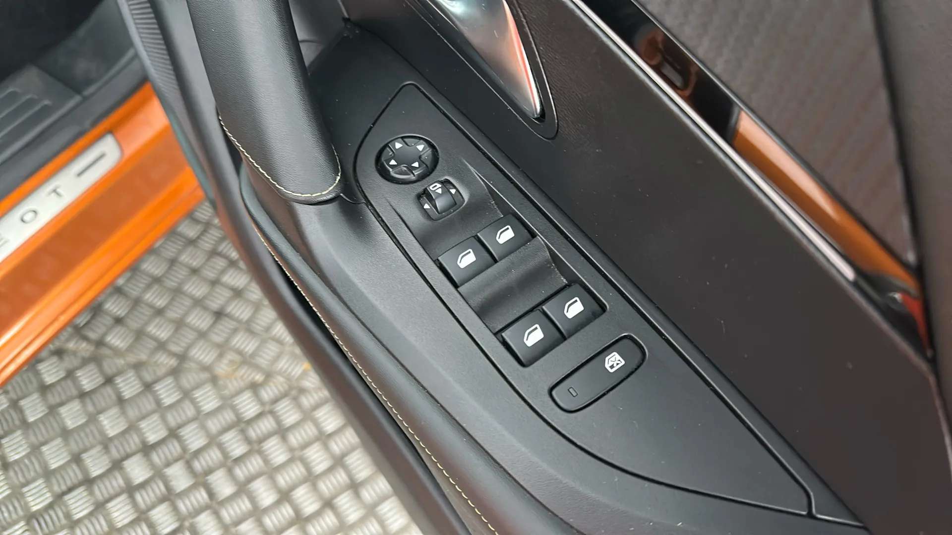 2020 PEUGEOT 2008 2020 PEUGEOT 2008