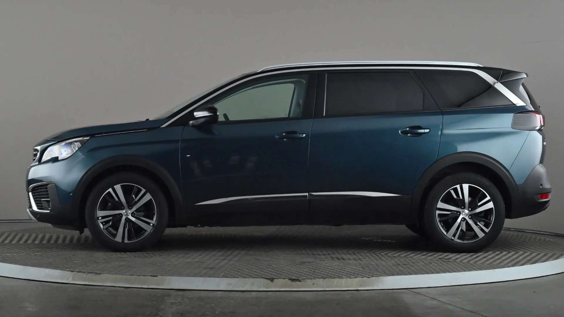 A 2018 PEUGEOT 5008 1.2 PureTech Allure EAT6 A 2018 PEUGEOT 5008 1.2 PureTech Allure EAT6