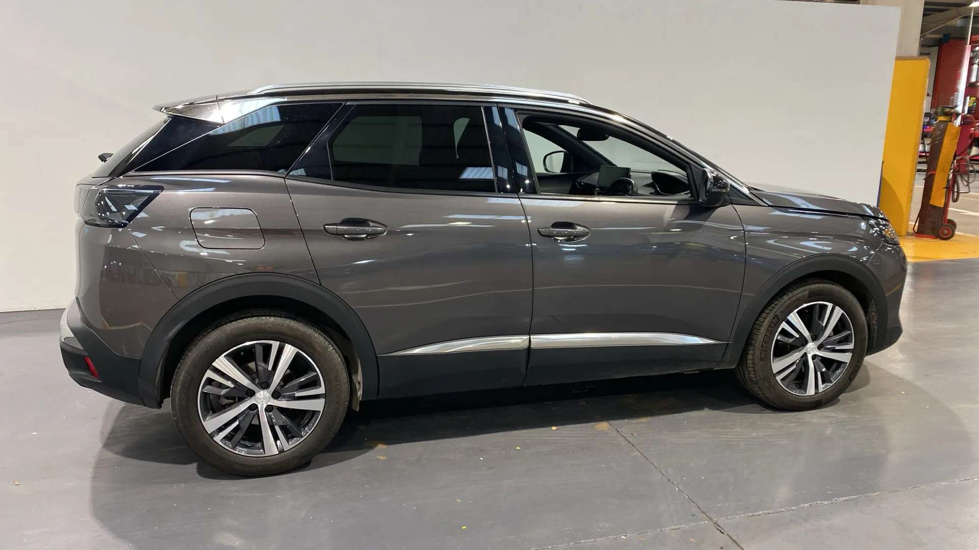 A 2024 PEUGEOT 3008 1.2 PureTech Allure EAT8 A 2024 PEUGEOT 3008 1.2 PureTech Allure EAT8