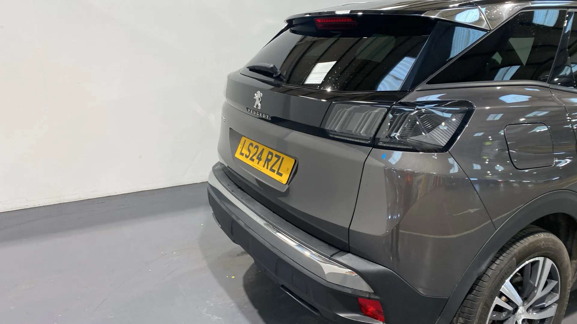 A 2024 PEUGEOT 3008 1.2 PureTech Allure EAT8 A 2024 PEUGEOT 3008 1.2 PureTech Allure EAT8