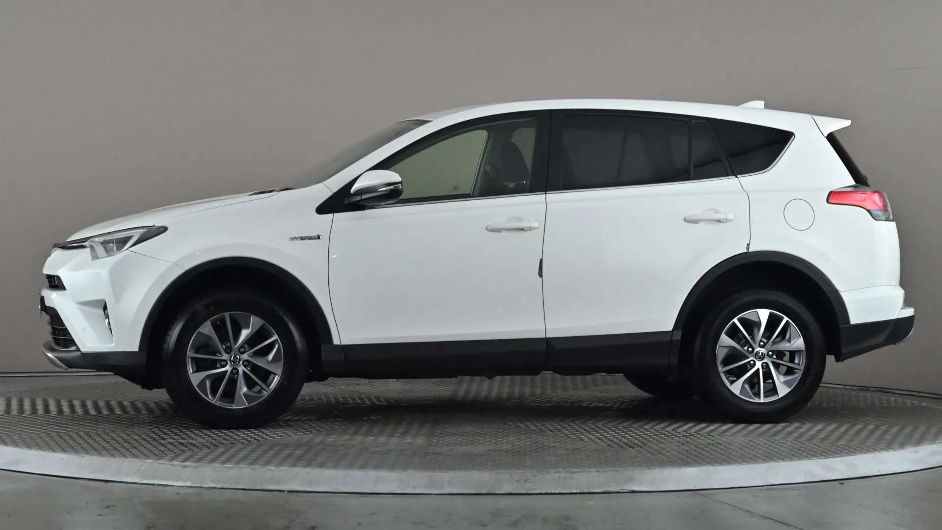 A 2017 TOYOTA RAV4 2.5 VVT-i Hybrid Icon Tech TSS CVT 2WD A 2017 TOYOTA RAV4 2.5 VVT-i Hybrid Icon Tech TSS CVT 2WD