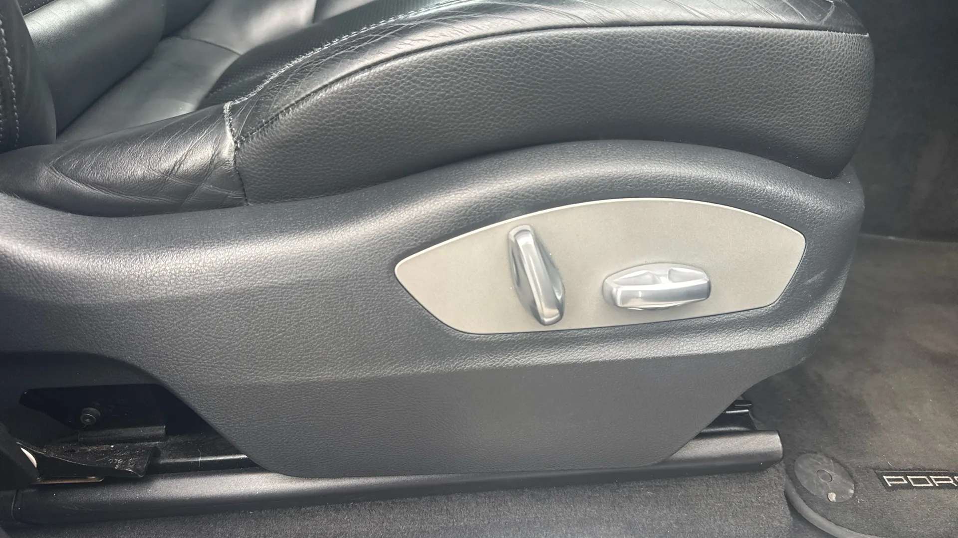 2016 PORSCHE MACAN 2016 PORSCHE MACAN