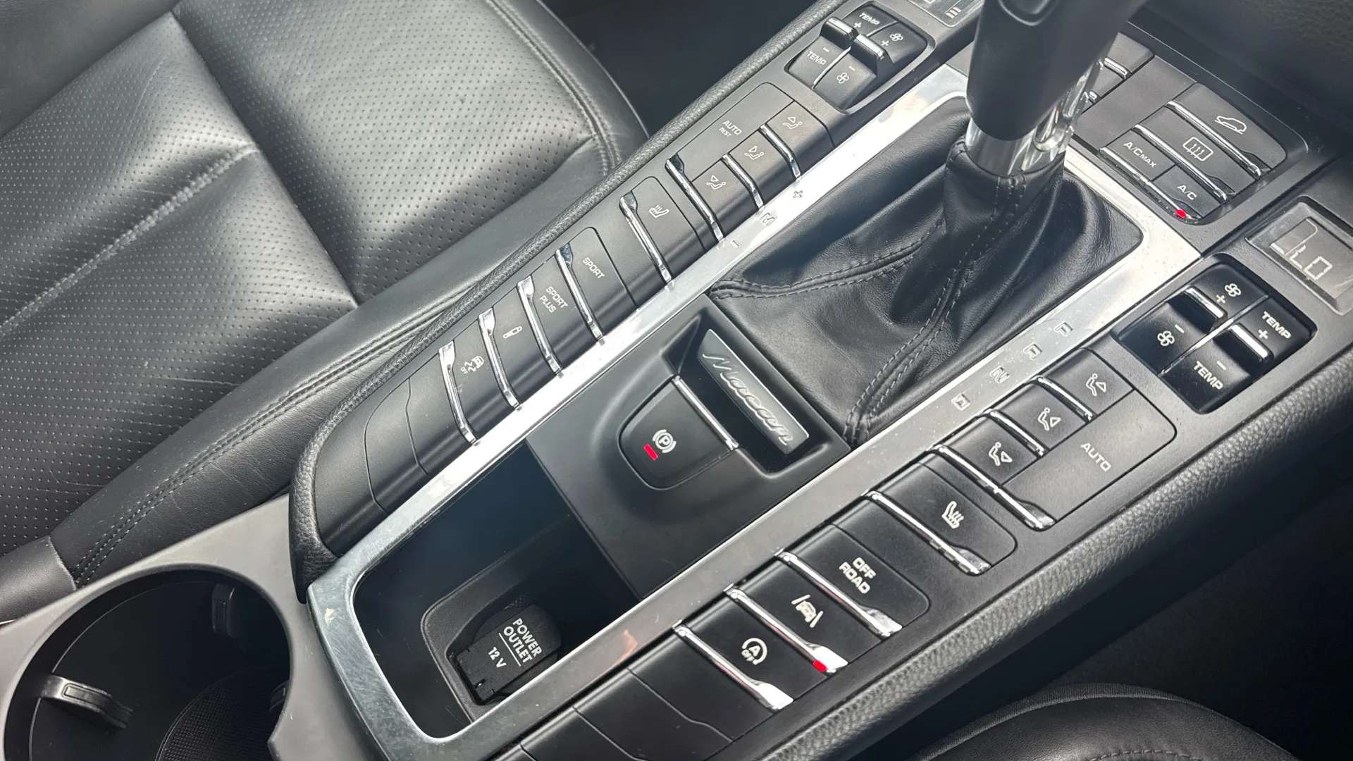 2016 PORSCHE MACAN 2016 PORSCHE MACAN