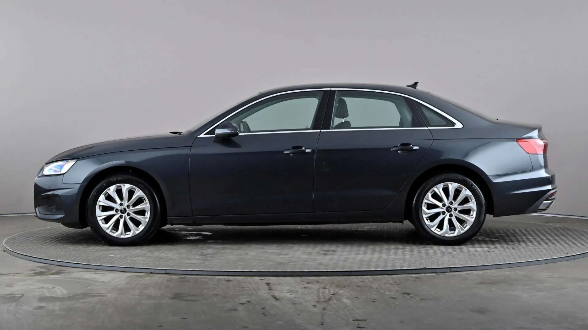 A 2022 AUDI A4 35 TFSI Technik S Tronic A 2022 AUDI A4 35 TFSI Technik S Tronic