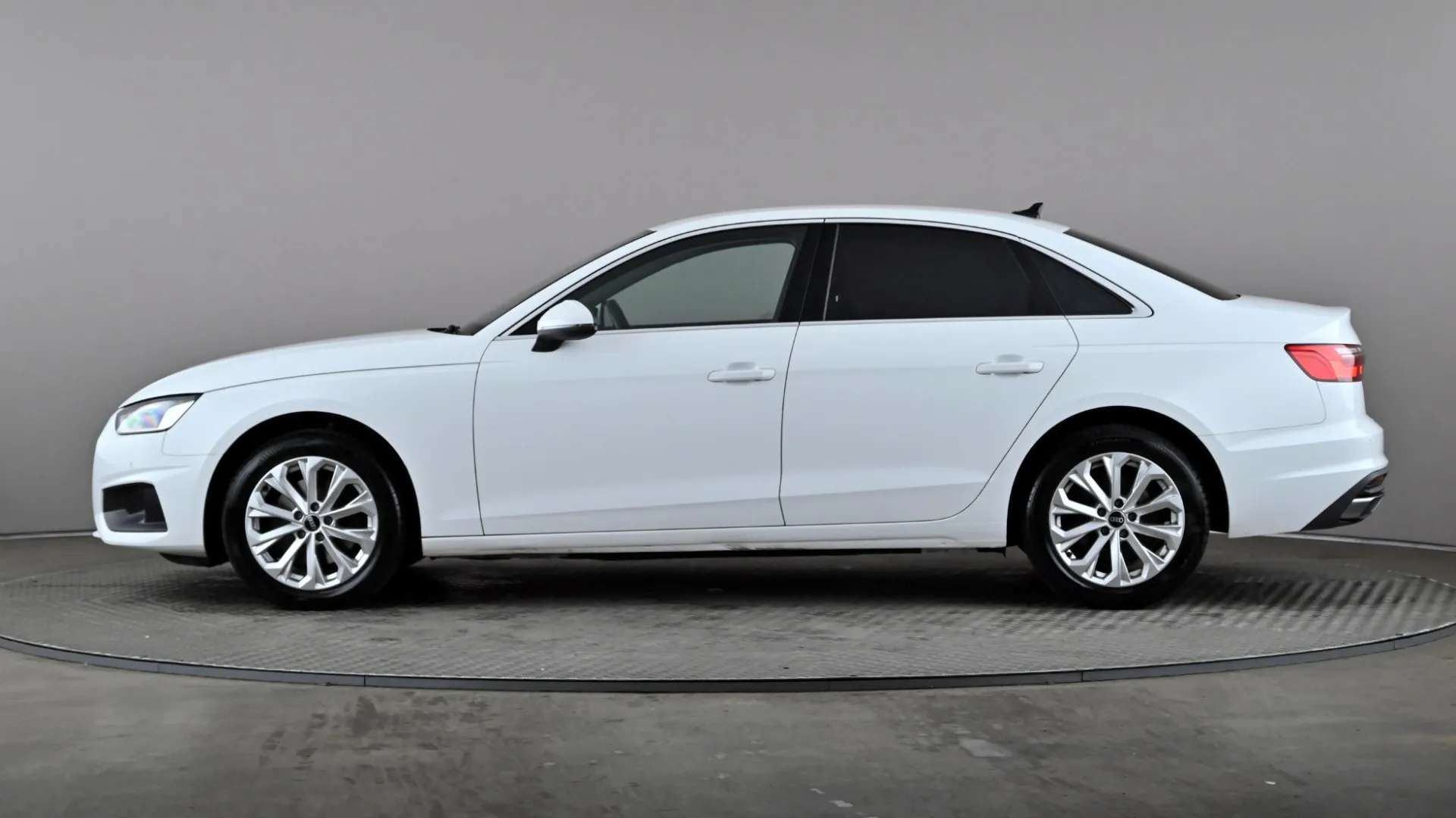 A 2021 AUDI A4 35 TDI Technik S Tronic A 2021 AUDI A4 35 TDI Technik S Tronic