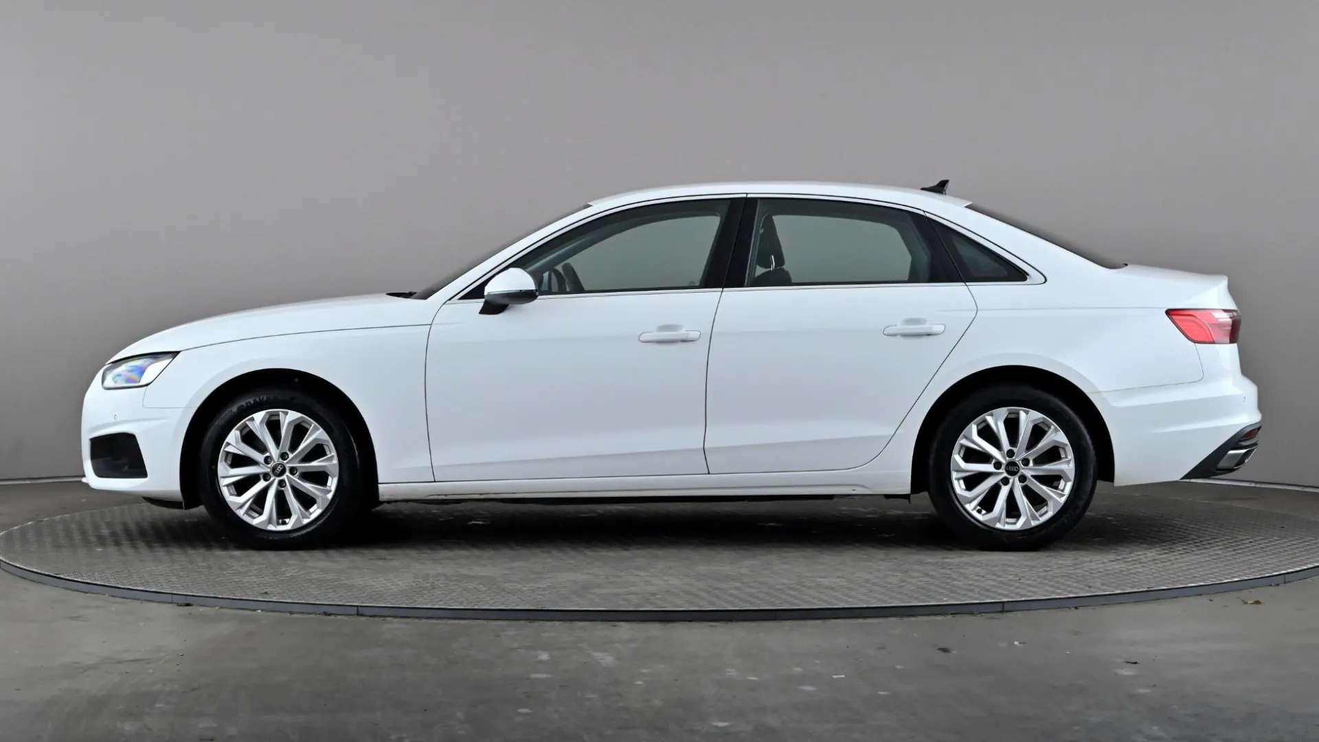 A 2022 AUDI A4 35 TFSI Technik S Tronic A 2022 AUDI A4 35 TFSI Technik S Tronic