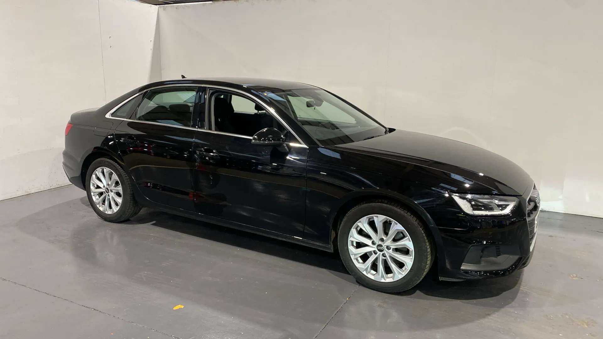 A 2022 AUDI A4 35 TFSI Technik S Tronic A 2022 AUDI A4 35 TFSI Technik S Tronic