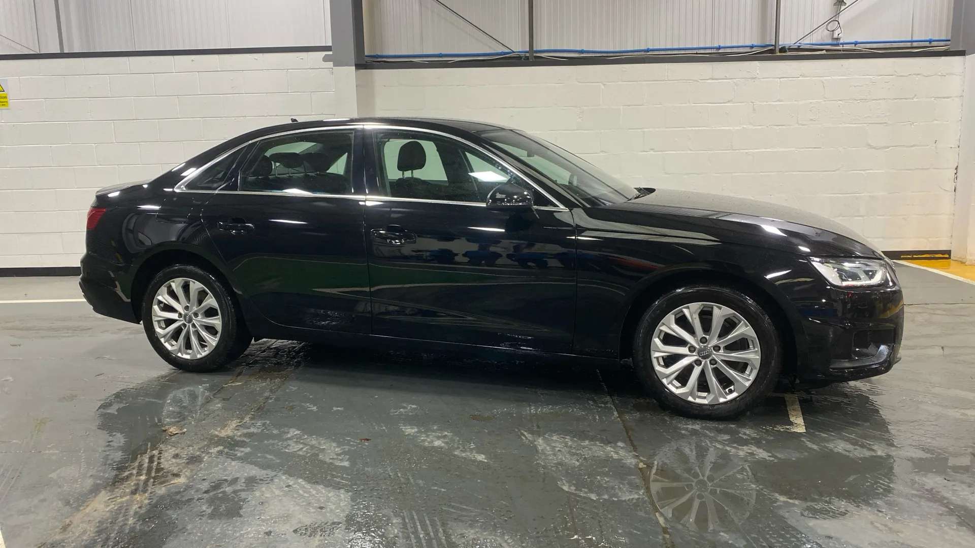 A 2019 AUDI A4 30 TDI Technik S Tronic A 2019 AUDI A4 30 TDI Technik S Tronic