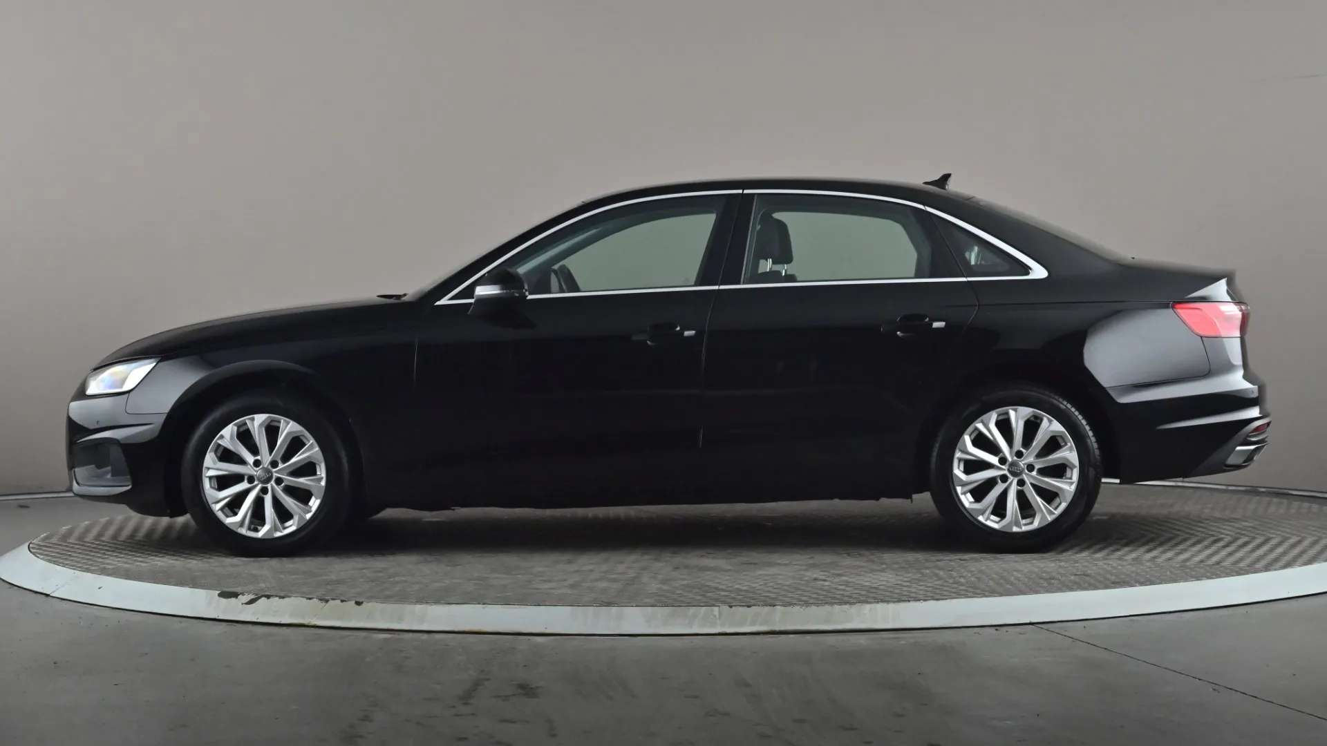 A 2019 AUDI A4 30 TDI Technik S Tronic A 2019 AUDI A4 30 TDI Technik S Tronic