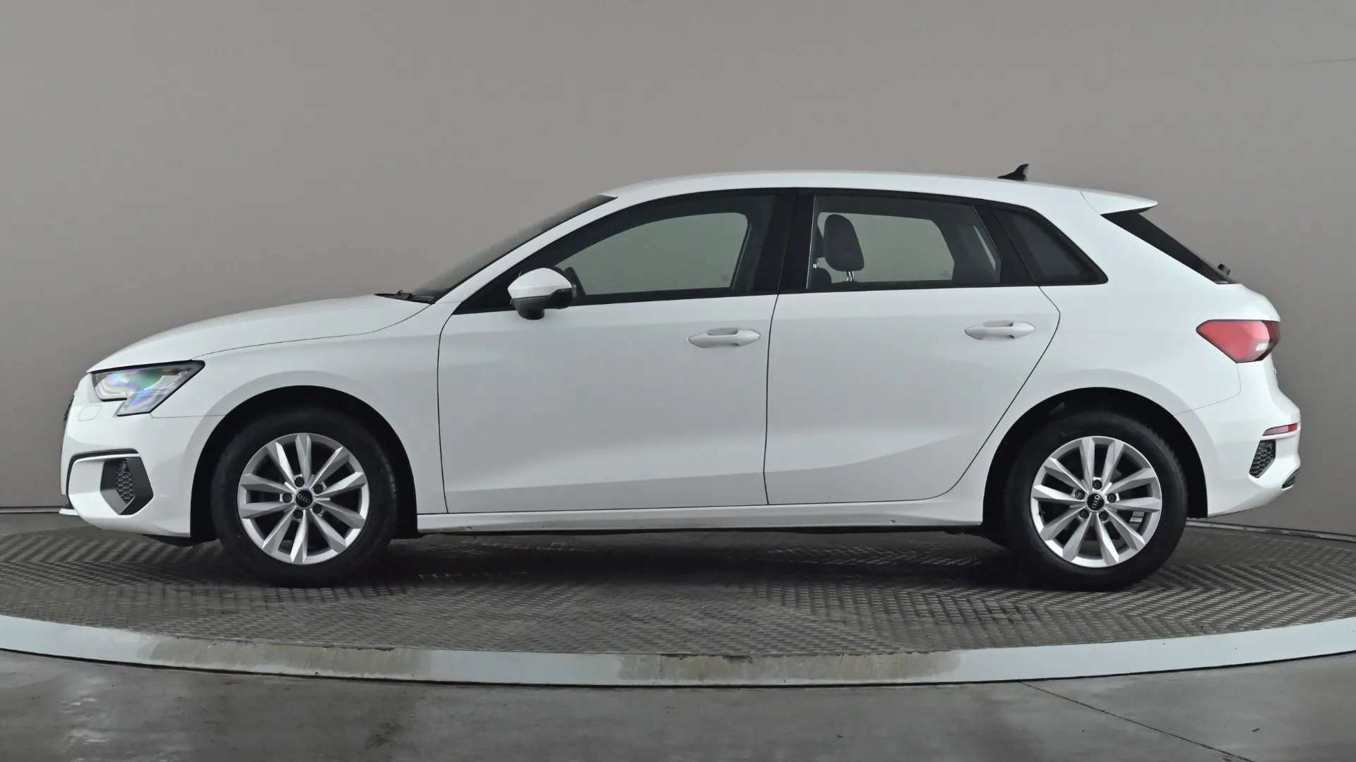 A 2022 AUDI A3 30 TFSI Technik S Tronic A 2022 AUDI A3 30 TFSI Technik S Tronic