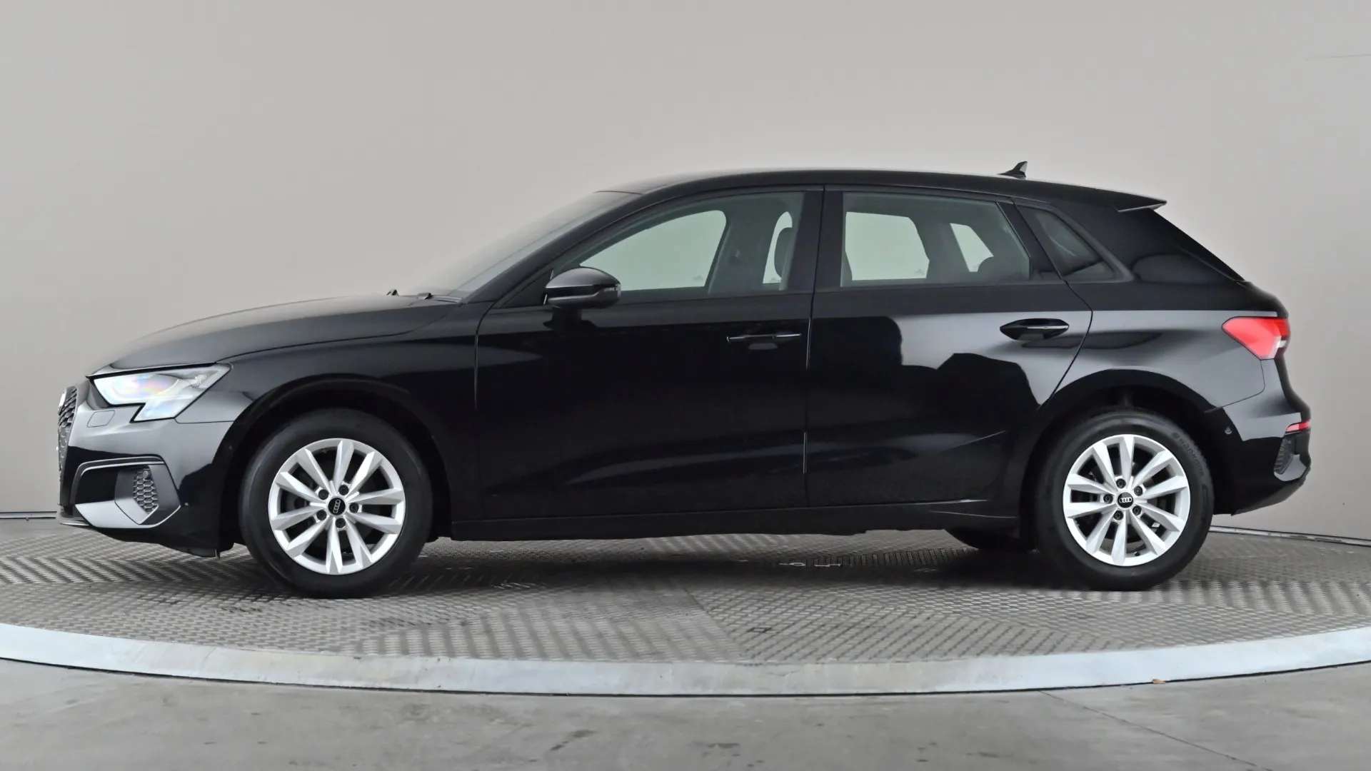 A 2022 AUDI A3 35 TFSI Technik S Tronic A 2022 AUDI A3 35 TFSI Technik S Tronic