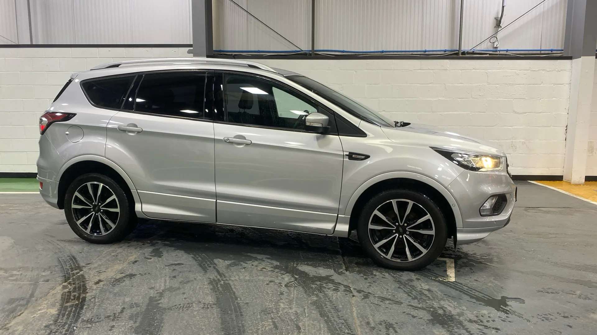 A 2018 FORD KUGA 2.0 TDCi ST-Line 2WD A 2018 FORD KUGA 2.0 TDCi ST-Line 2WD
