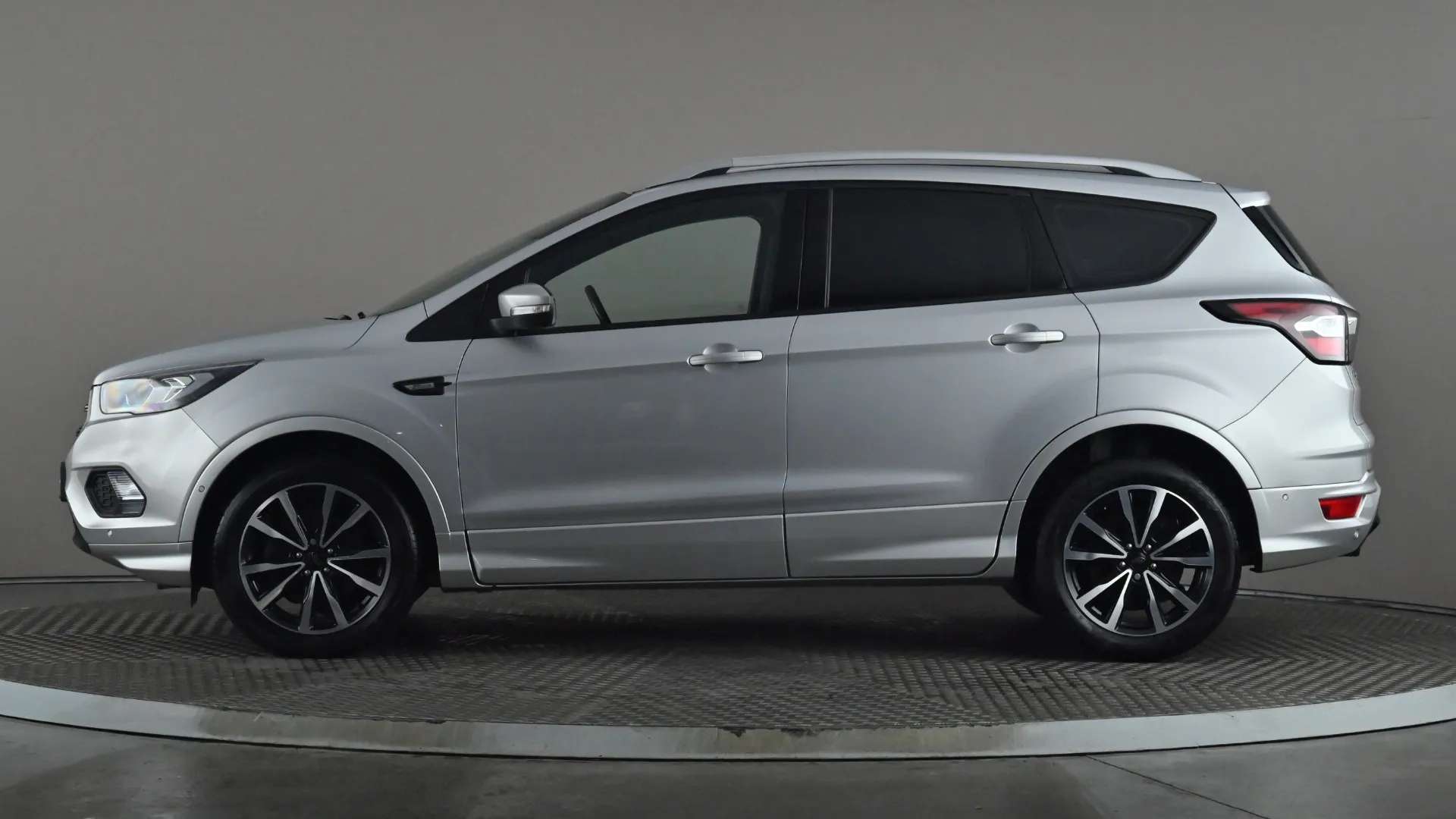 A 2018 FORD KUGA 2.0 TDCi ST-Line 2WD A 2018 FORD KUGA 2.0 TDCi ST-Line 2WD