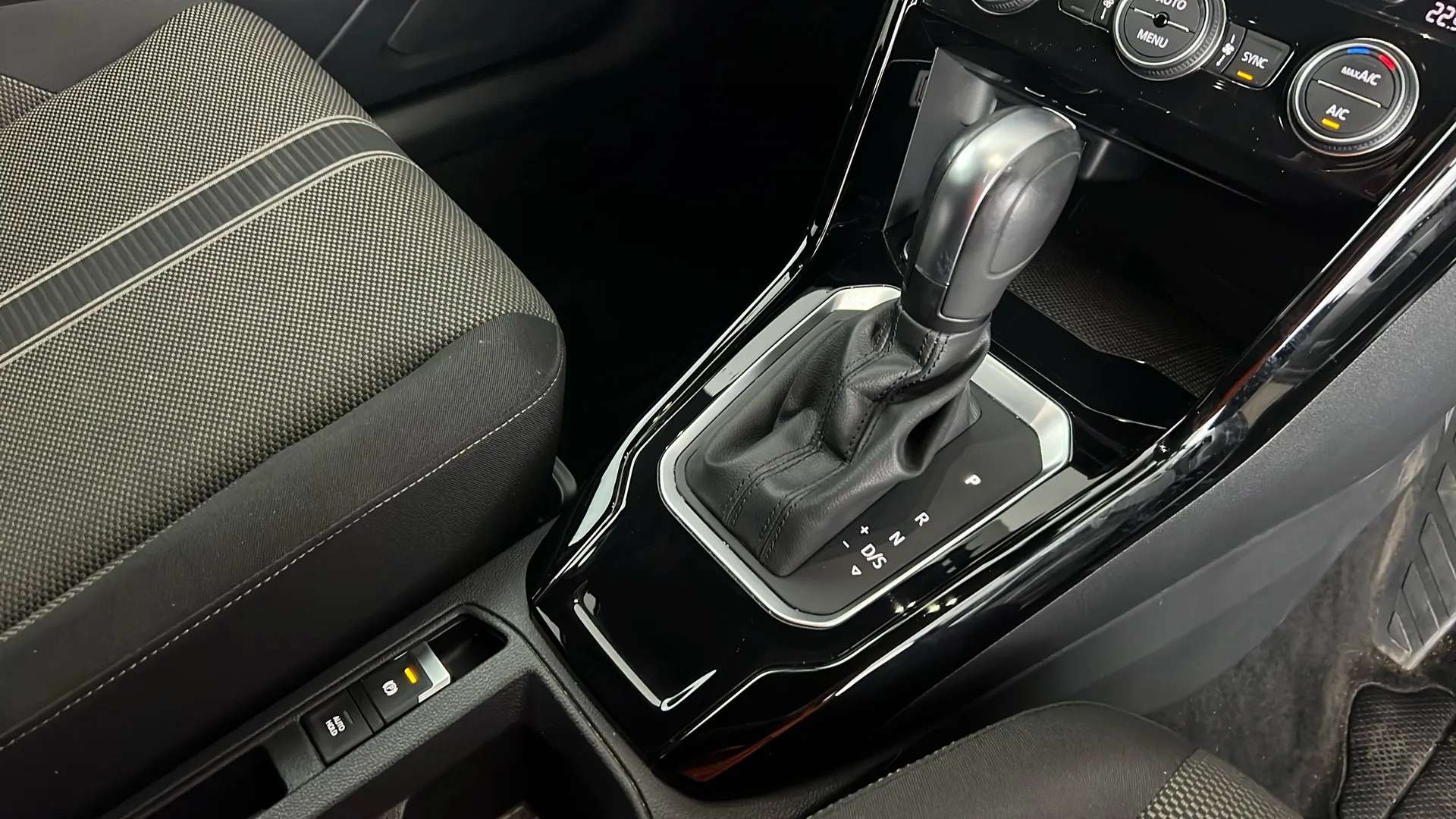 2021 VOLKSWAGEN T-ROC 2021 VOLKSWAGEN T-ROC