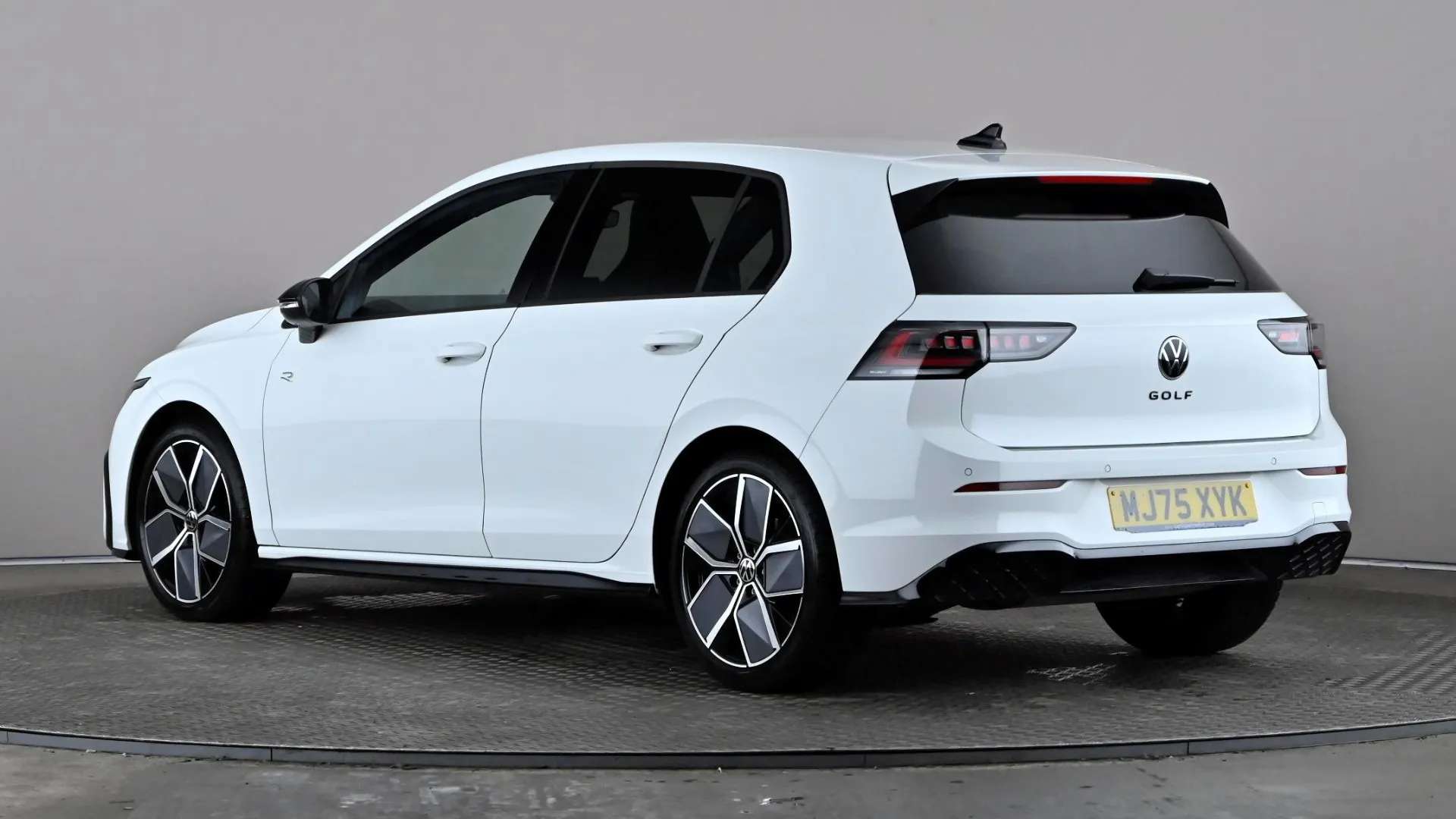 A 2025 VOLKSWAGEN GOLF 1.5 eTSI 150 Black Edition DSG A 2025 VOLKSWAGEN GOLF 1.5 eTSI 150 Black Edition DSG