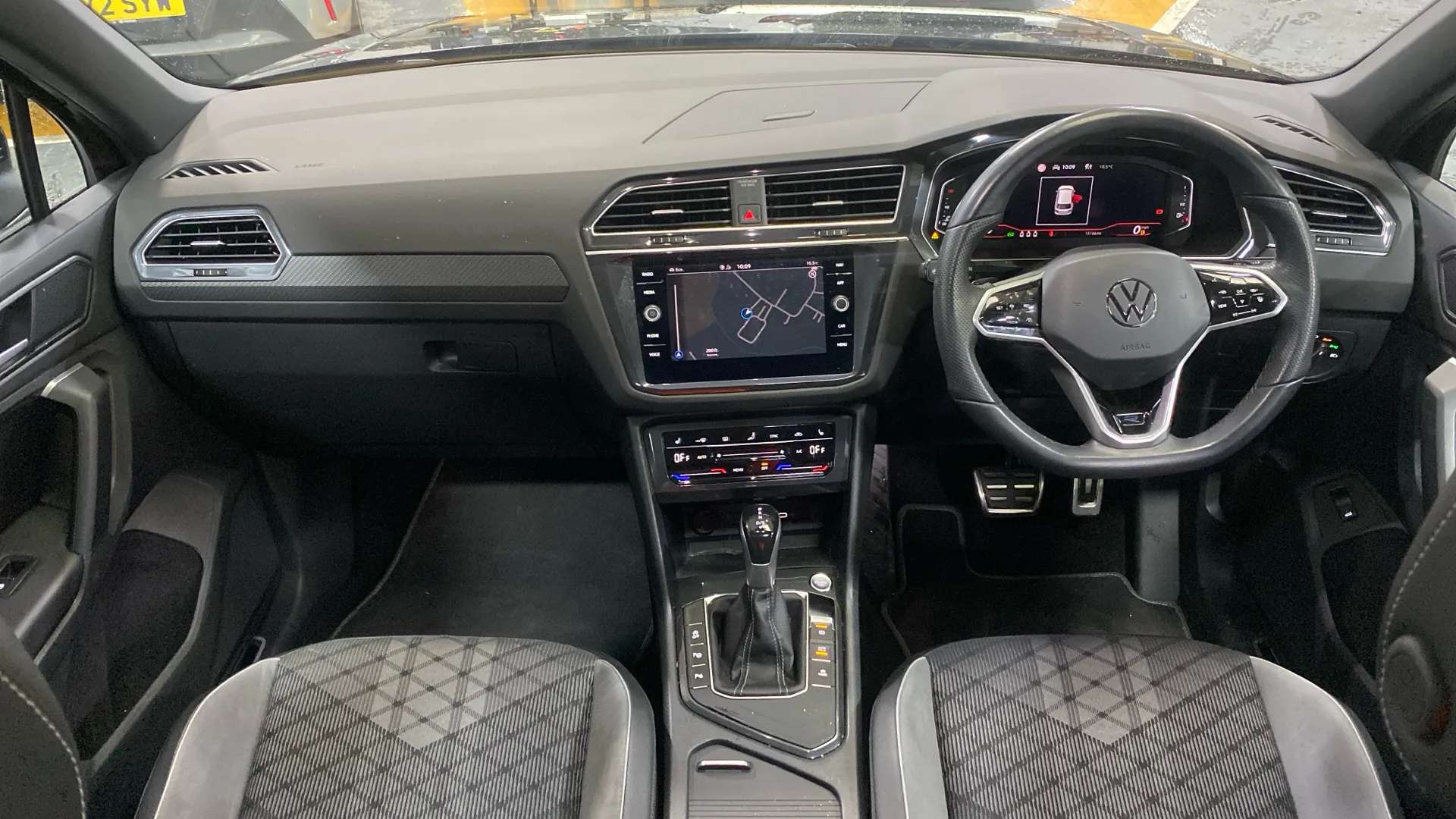 A 2024 VOLKSWAGEN TIGUAN 1.5 TSI 150 Black Edition DSG A 2024 VOLKSWAGEN TIGUAN 1.5 TSI 150 Black Edition DSG