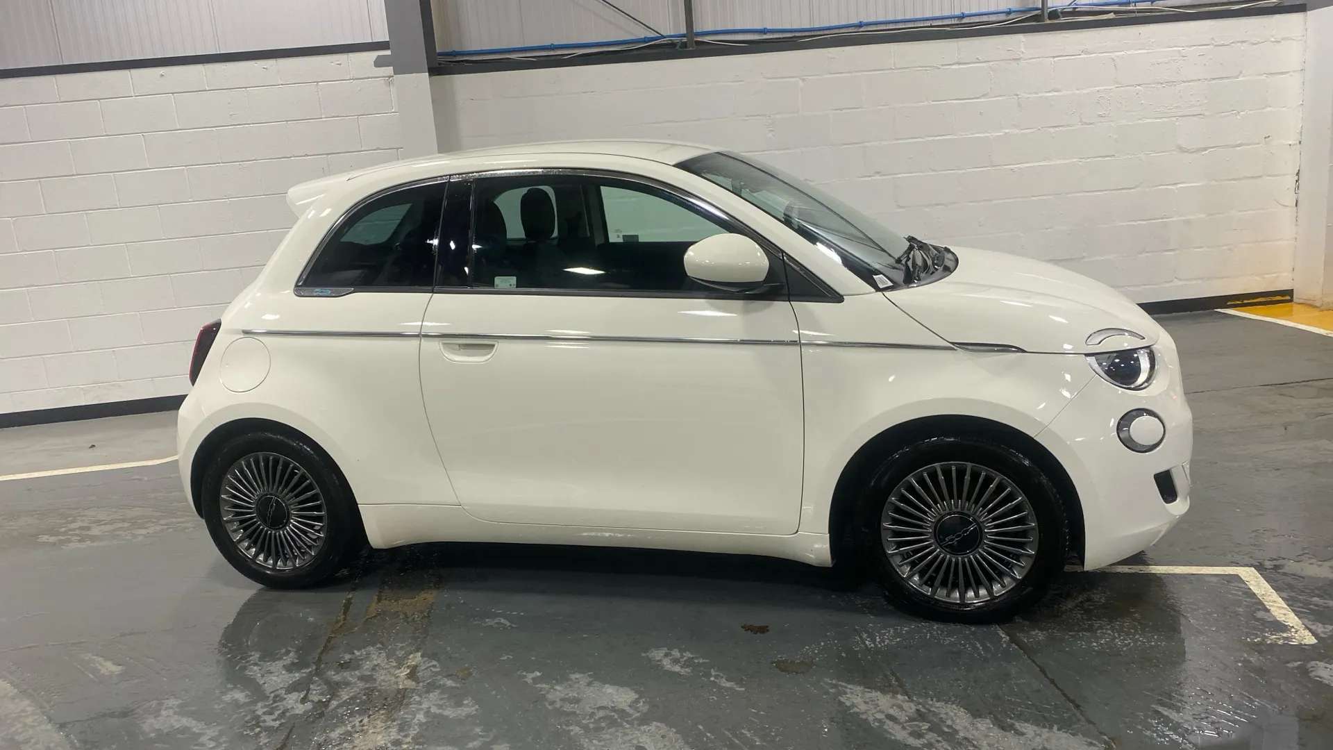 A 2022 FIAT 500 87kW Icon 42kWh Auto A 2022 FIAT 500 87kW Icon 42kWh Auto