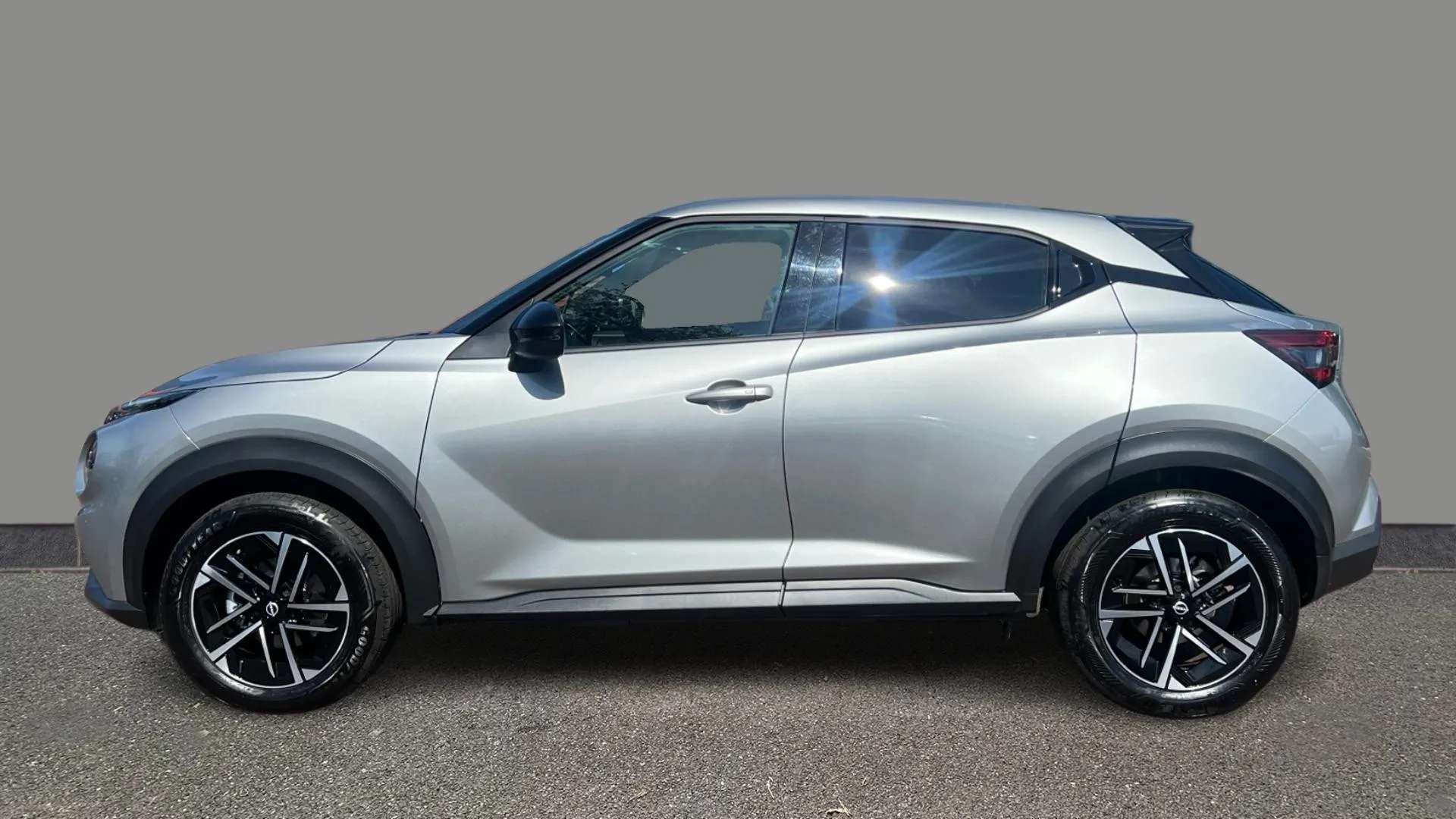 A 2025 NISSAN JUKE 1.6 Hybrid N-Connecta Auto A 2025 NISSAN JUKE 1.6 Hybrid N-Connecta Auto
