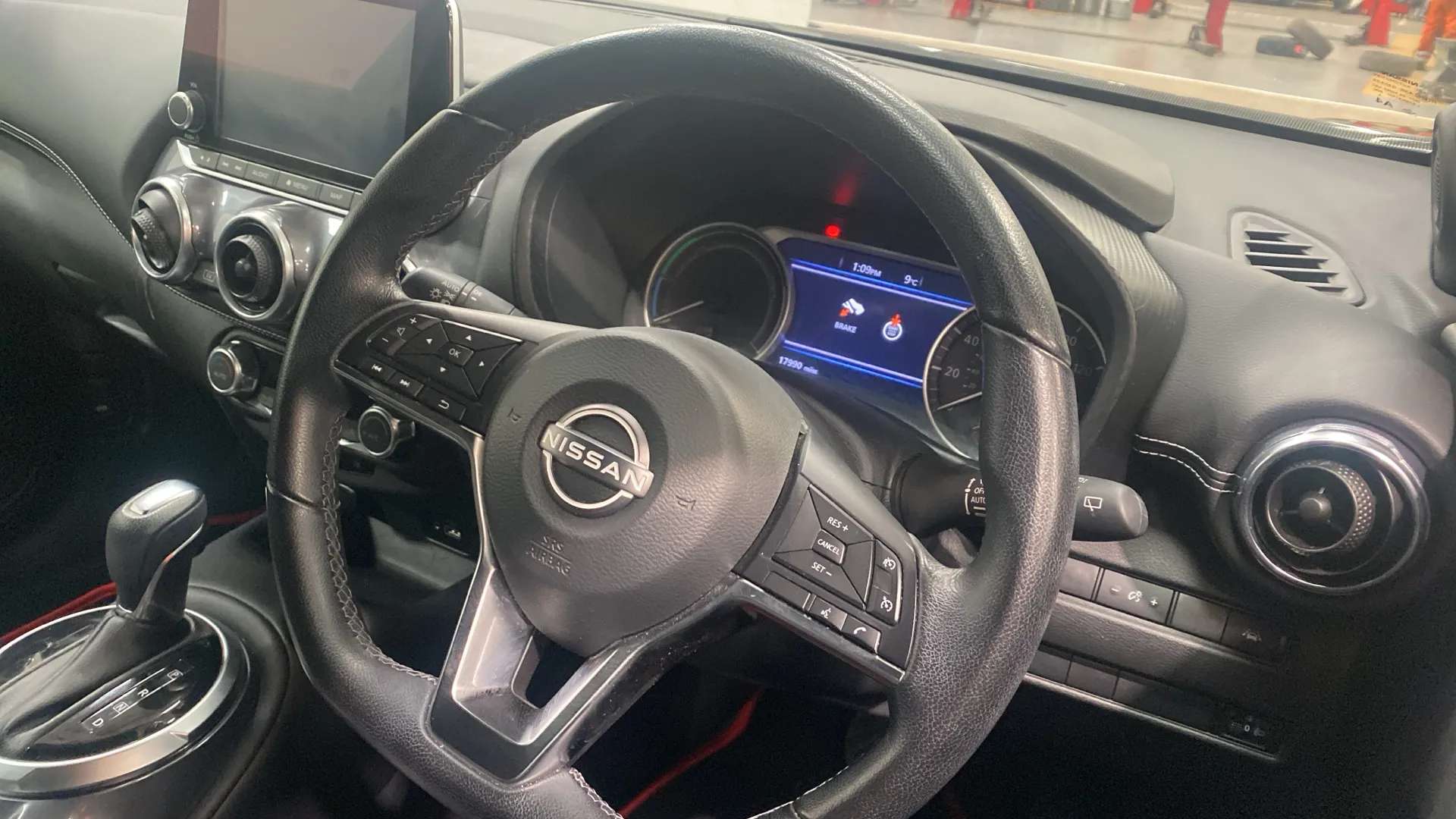A 2024 NISSAN JUKE 1.6 Hybrid N-Connecta Auto A 2024 NISSAN JUKE 1.6 Hybrid N-Connecta Auto