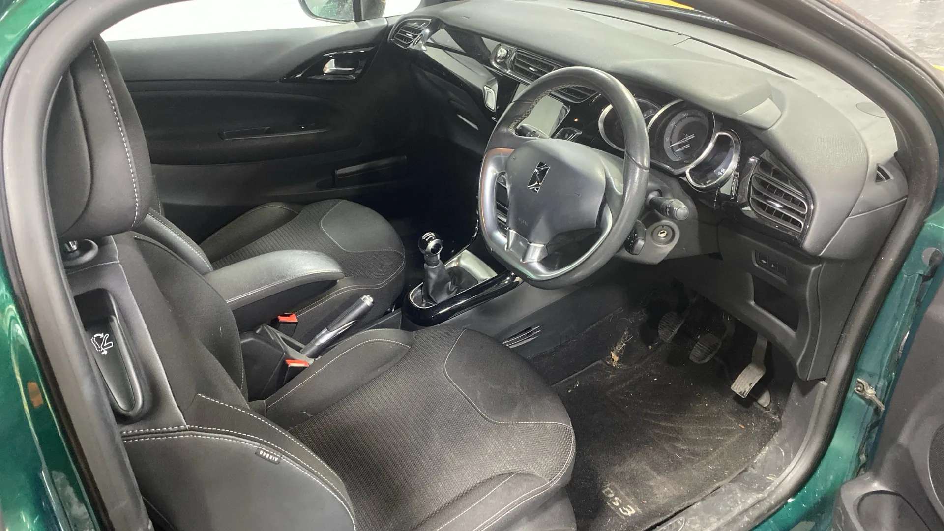 A 2017 DS DS 3 1.2 PureTech 82 Connected Chic A 2017 DS DS 3 1.2 PureTech 82 Connected Chic