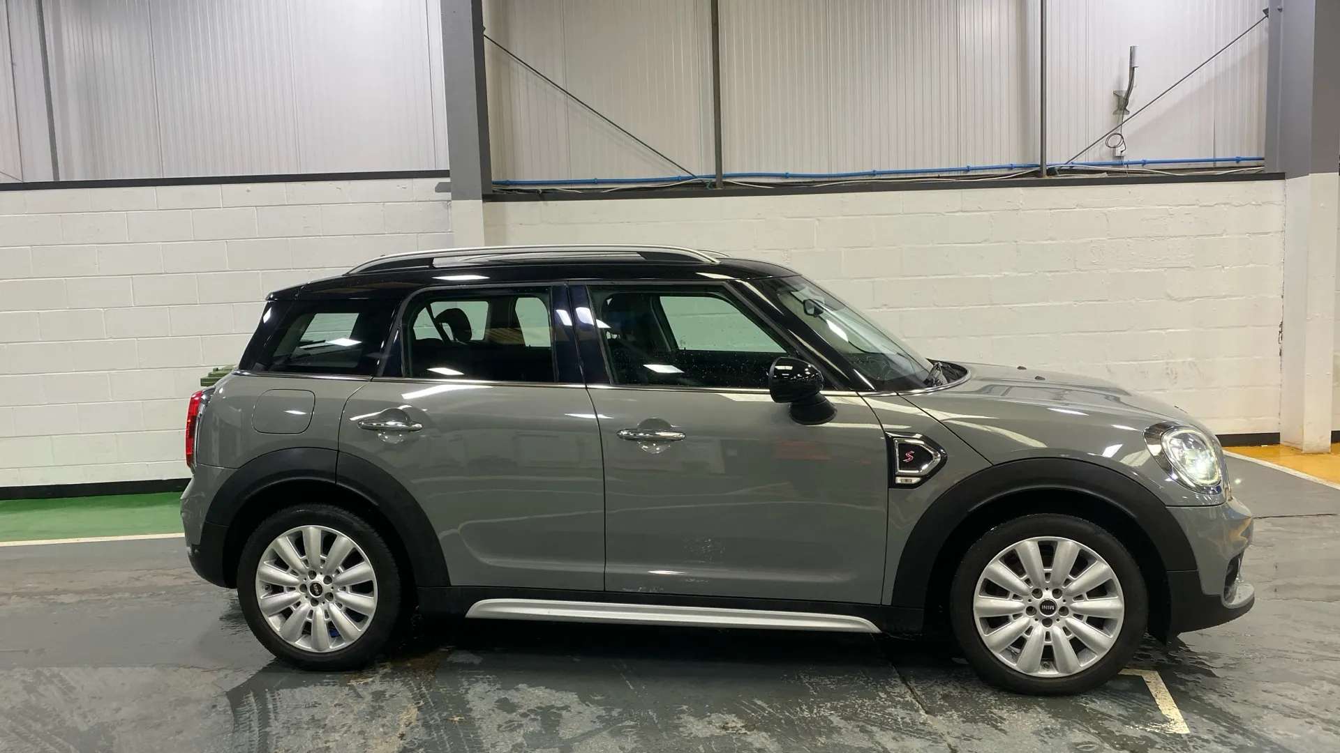 A 2017 MINI COUNTRYMAN 2.0 Cooper S Auto A 2017 MINI COUNTRYMAN 2.0 Cooper S Auto