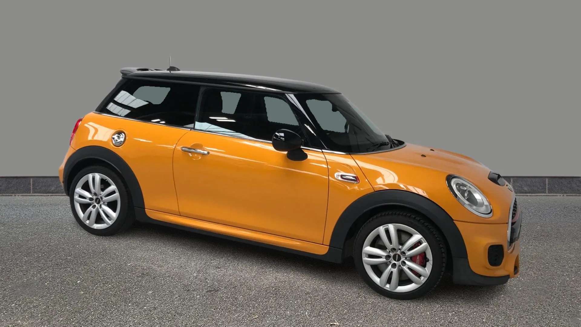 A 2017 MINI HATCH 2.0 John Cooper Works A 2017 MINI HATCH 2.0 John Cooper Works