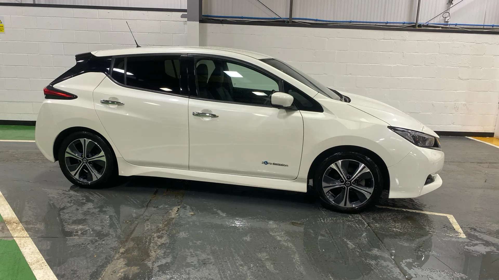 A 2019 NISSAN LEAF 110kW N-Connecta 40kWh Auto A 2019 NISSAN LEAF 110kW N-Connecta 40kWh Auto