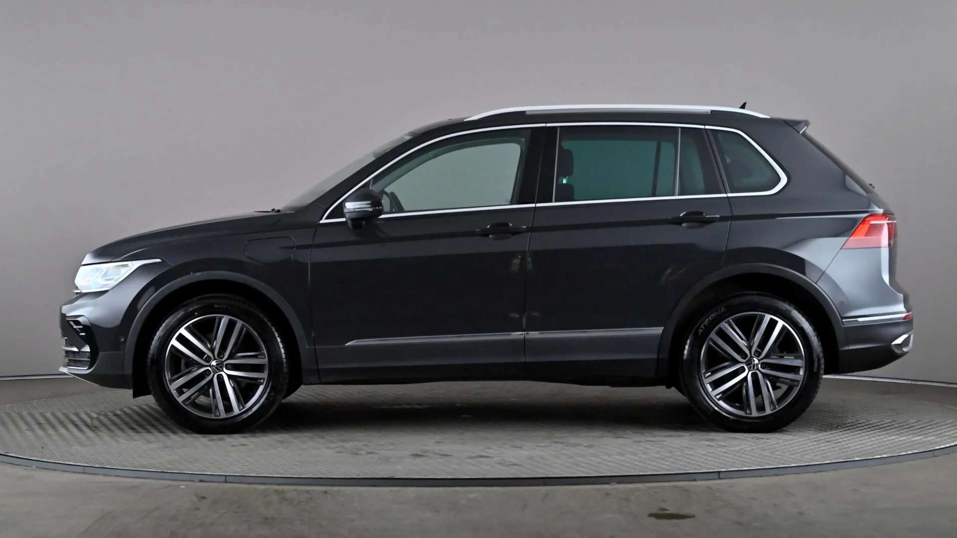 A 2022 VOLKSWAGEN TIGUAN 1.4 TSI eHybrid Elegance DSG A 2022 VOLKSWAGEN TIGUAN 1.4 TSI eHybrid Elegance DSG