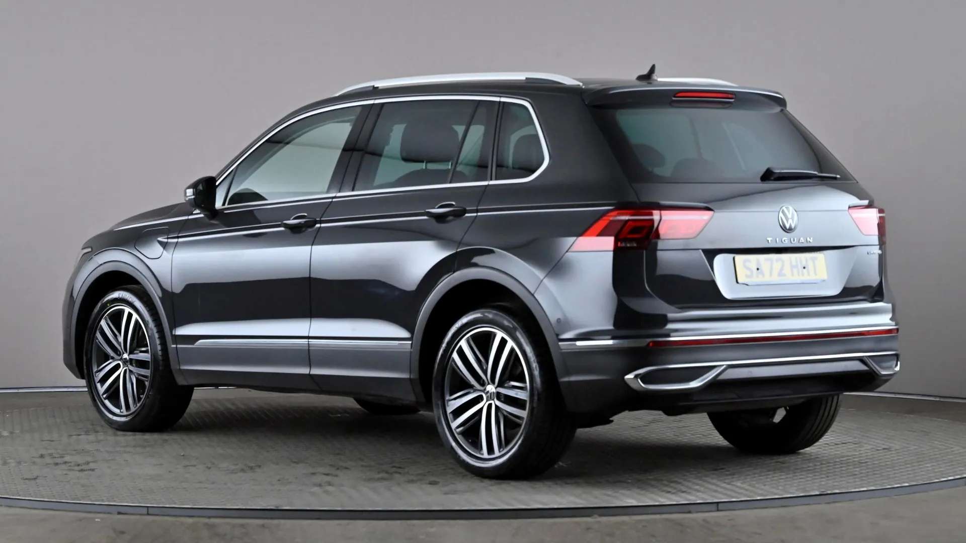 A 2022 VOLKSWAGEN TIGUAN 1.4 TSI eHybrid Elegance DSG A 2022 VOLKSWAGEN TIGUAN 1.4 TSI eHybrid Elegance DSG