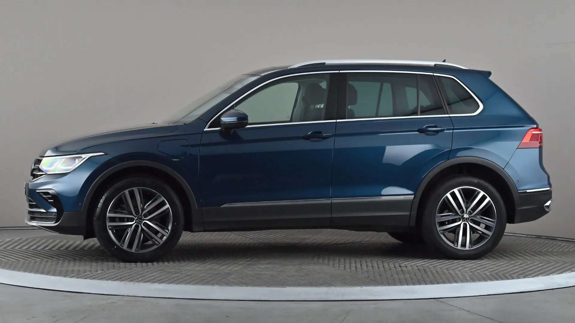 A 2023 VOLKSWAGEN TIGUAN 1.4 TSI eHybrid Elegance DSG A 2023 VOLKSWAGEN TIGUAN 1.4 TSI eHybrid Elegance DSG