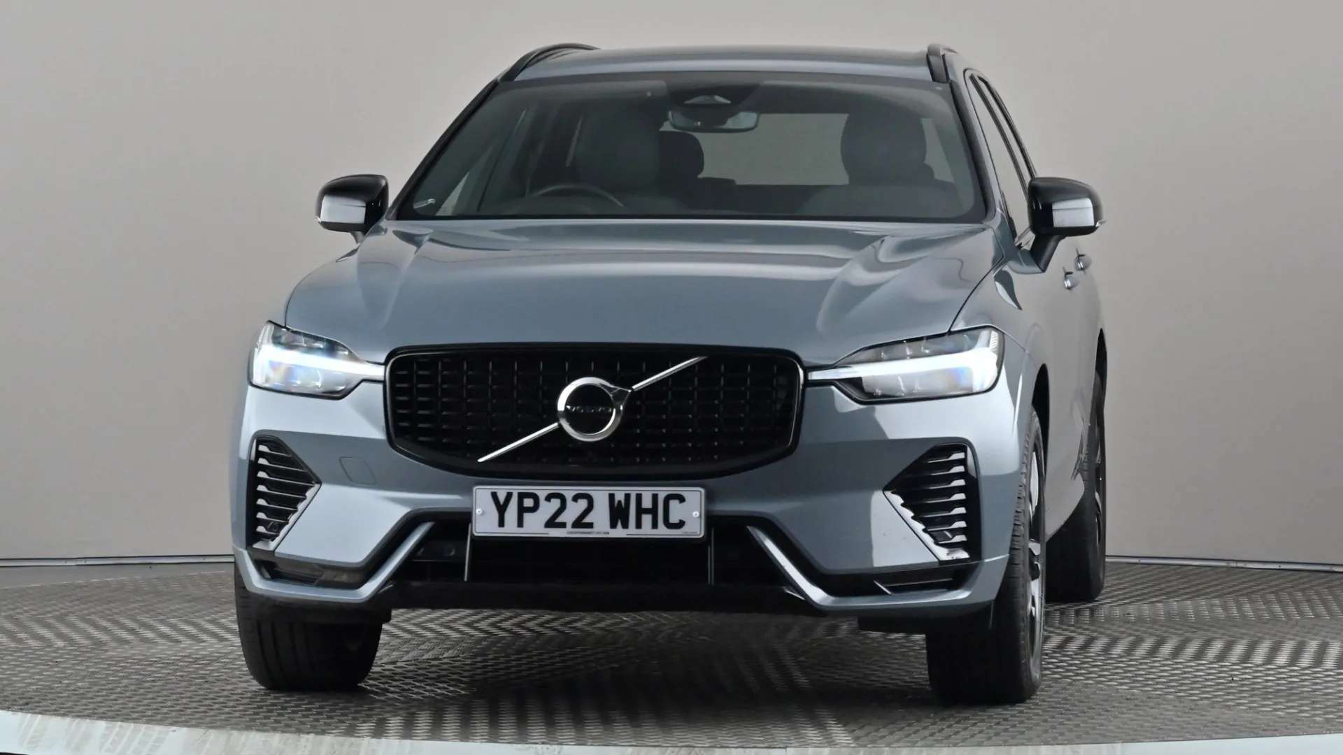 A 2022 VOLVO XC60 2.0 B4D R DESIGN AWD Geartronic A 2022 VOLVO XC60 2.0 B4D R DESIGN AWD Geartronic