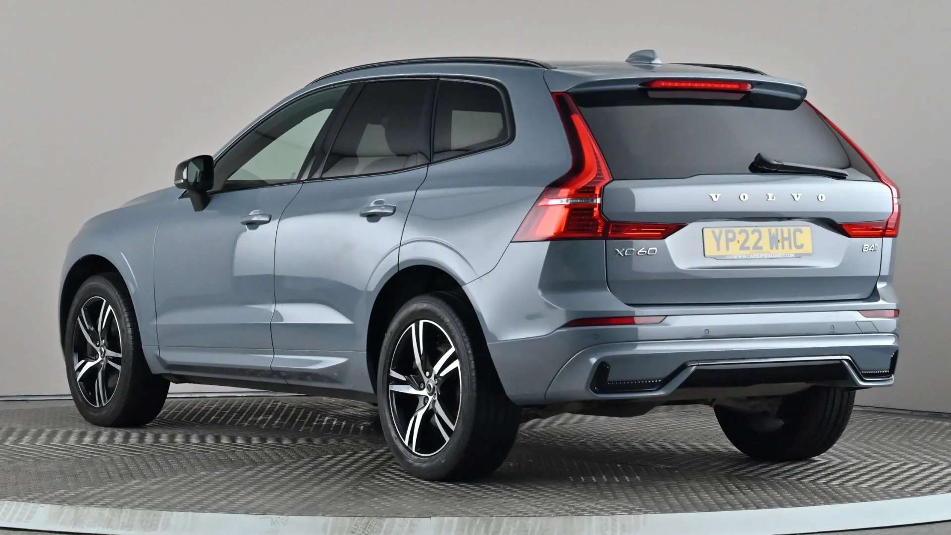 A 2022 VOLVO XC60 2.0 B4D R DESIGN AWD Geartronic A 2022 VOLVO XC60 2.0 B4D R DESIGN AWD Geartronic